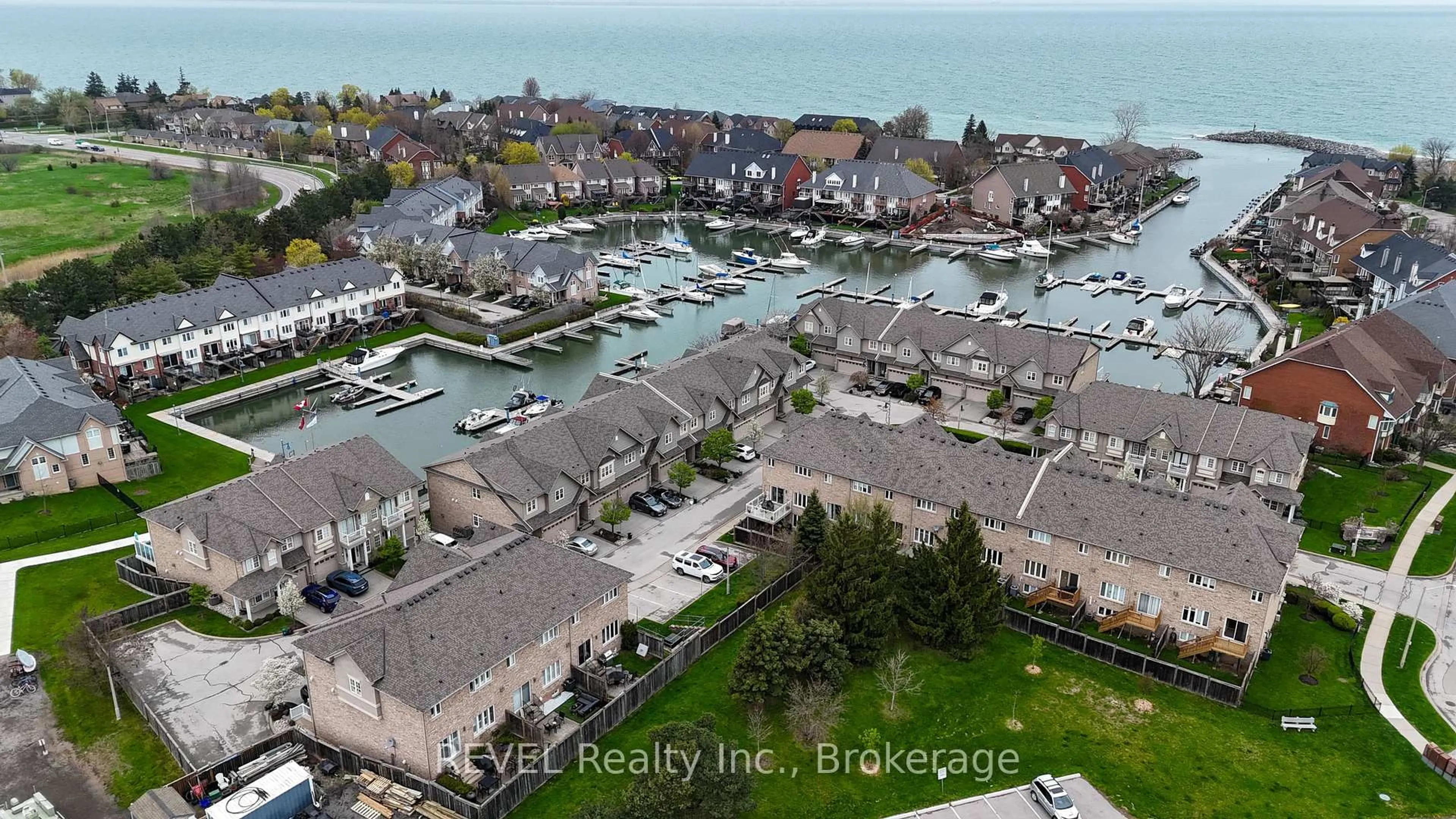A pic from outside/outdoor area/front of a property/back of a property/a pic from drone, water/lake/river/ocean view for 31 Sunvale Pl #20, Hamilton Ontario L8E 4Z6
