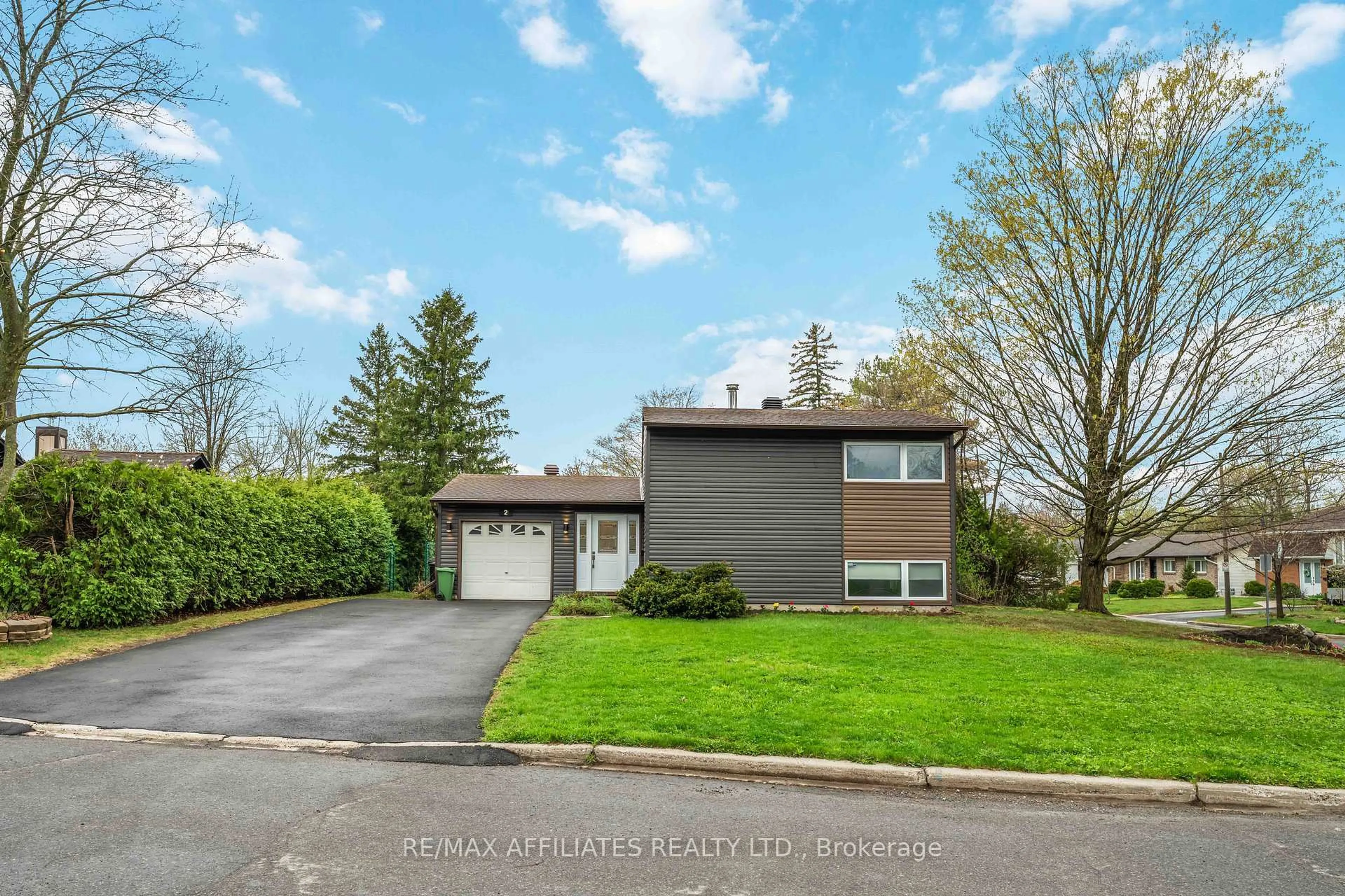 A pic from outside/outdoor area/front of a property/back of a property/a pic from drone, street for 2 Teakwood Crt, Ottawa Ontario K1K 4B4