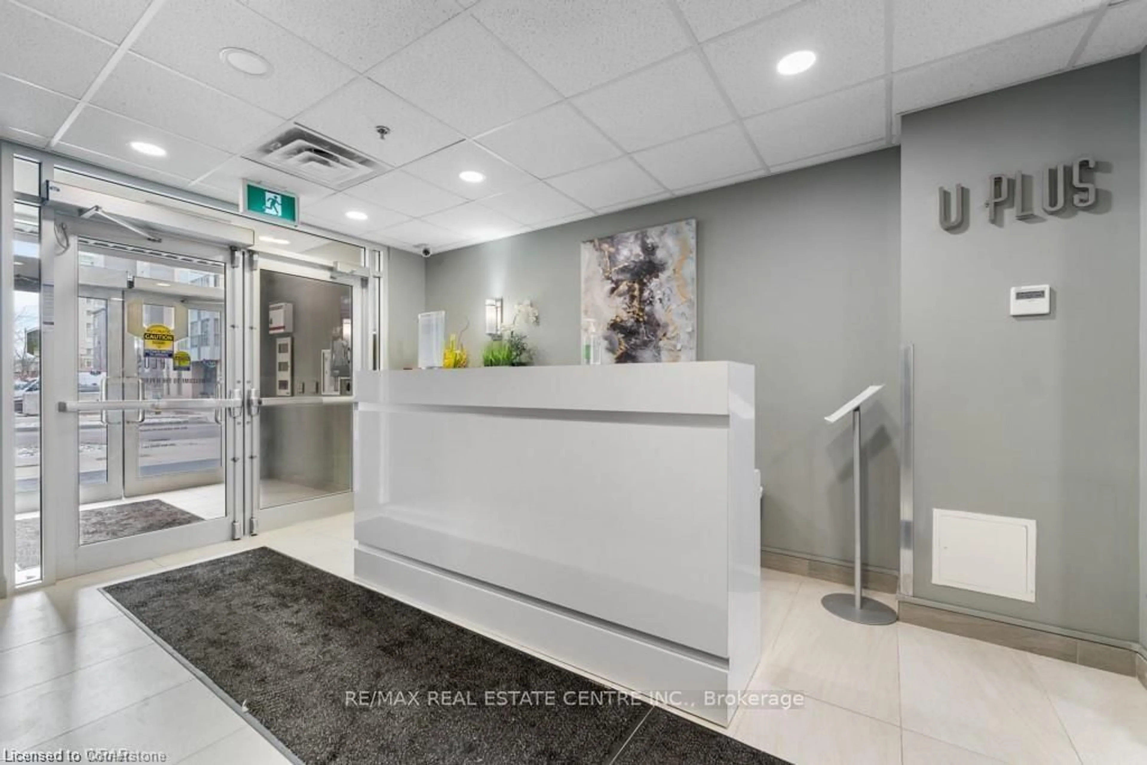 Indoor foyer for 321 Spruce St #102, Waterloo Ontario N2L 0G4