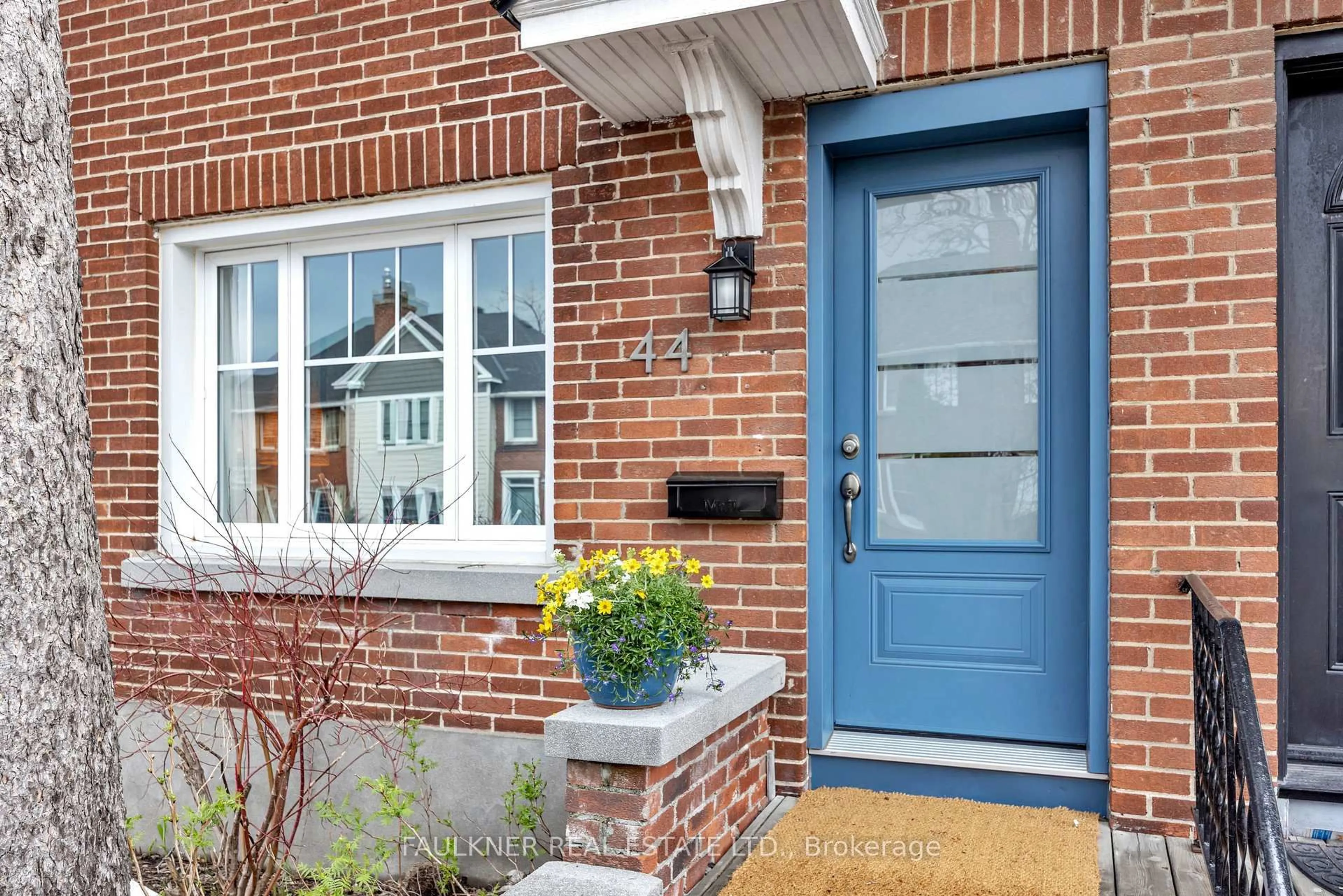 Home with brick exterior material, street for 44 Kinnear St, Ottawa Ontario K1Y 3R6