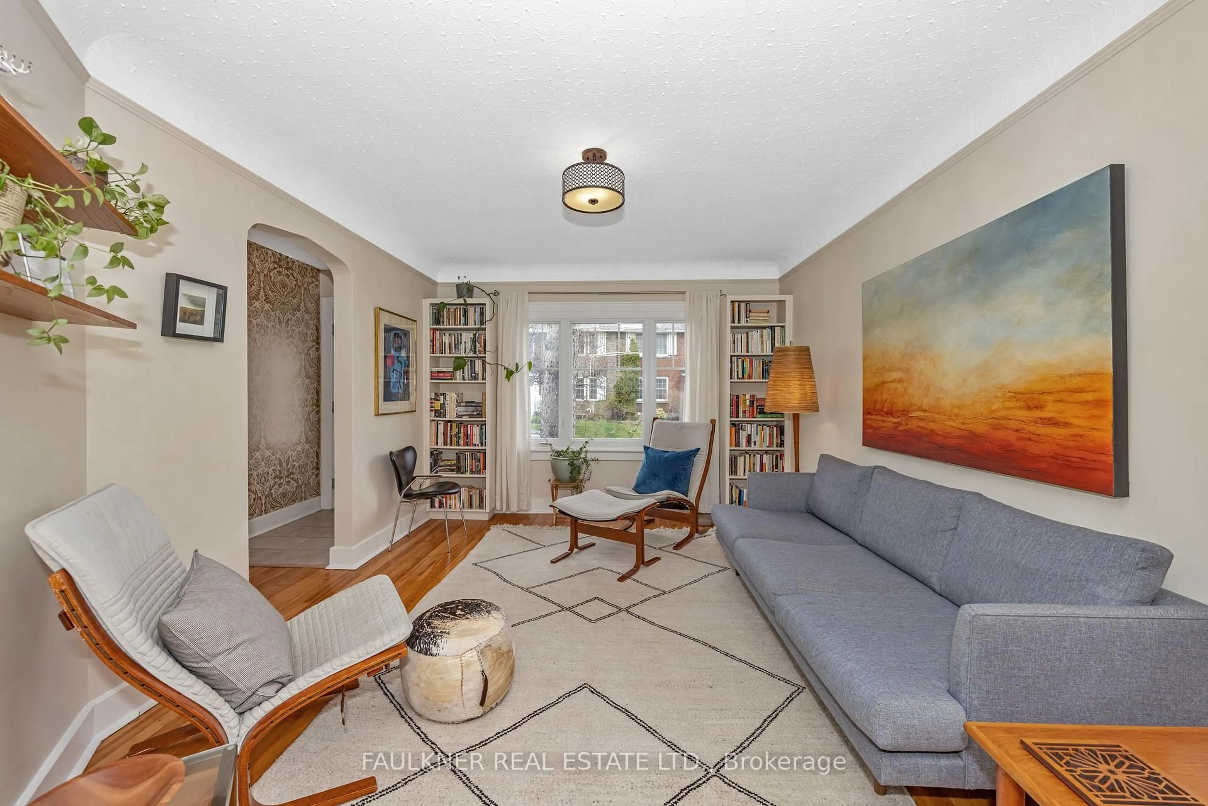 Living room with furniture, unknown for 44 Kinnear St, Ottawa Ontario K1Y 3R6