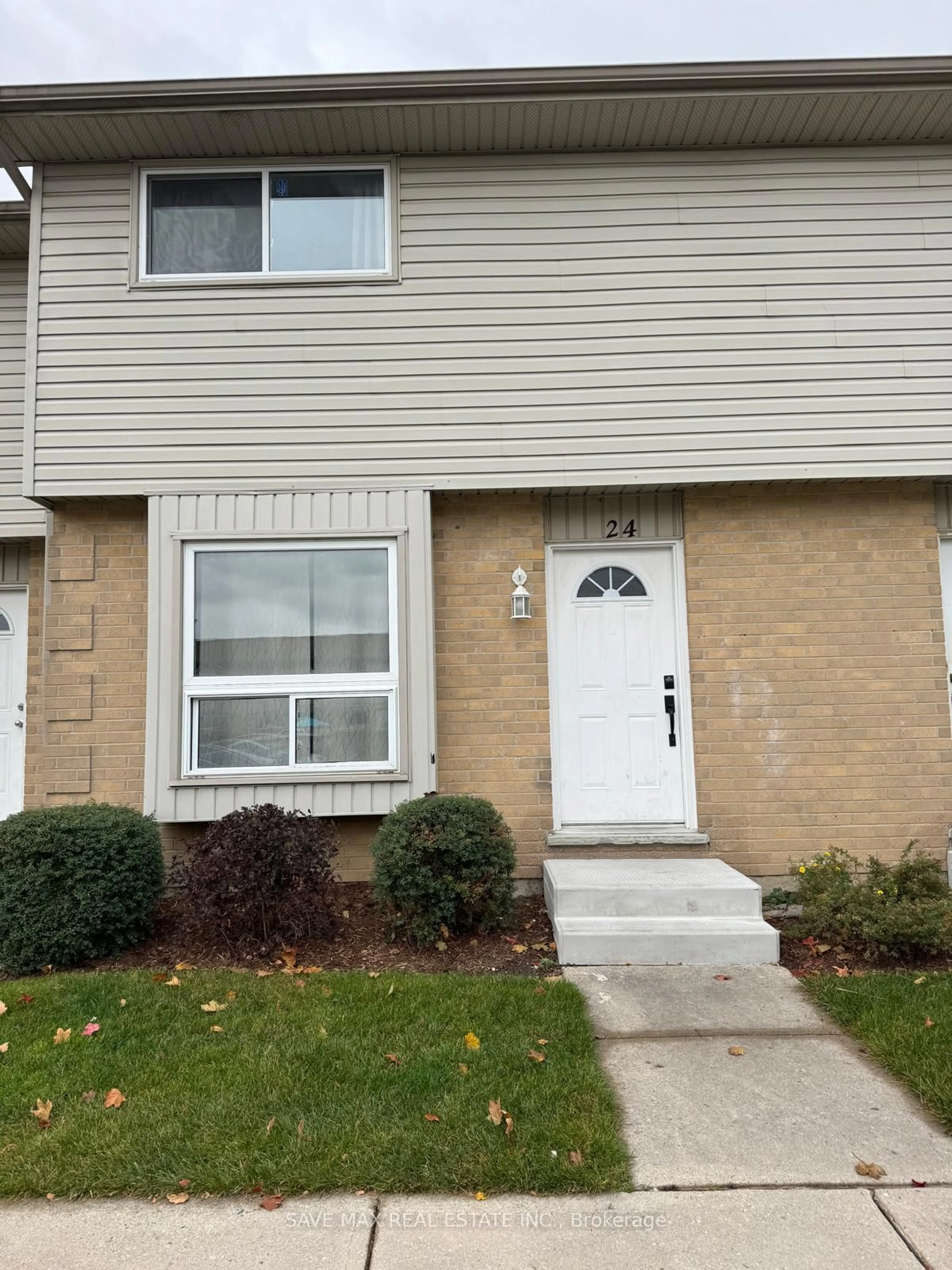 Home with vinyl exterior material, street for 577 Third St #24, London East Ontario N5V 4B9