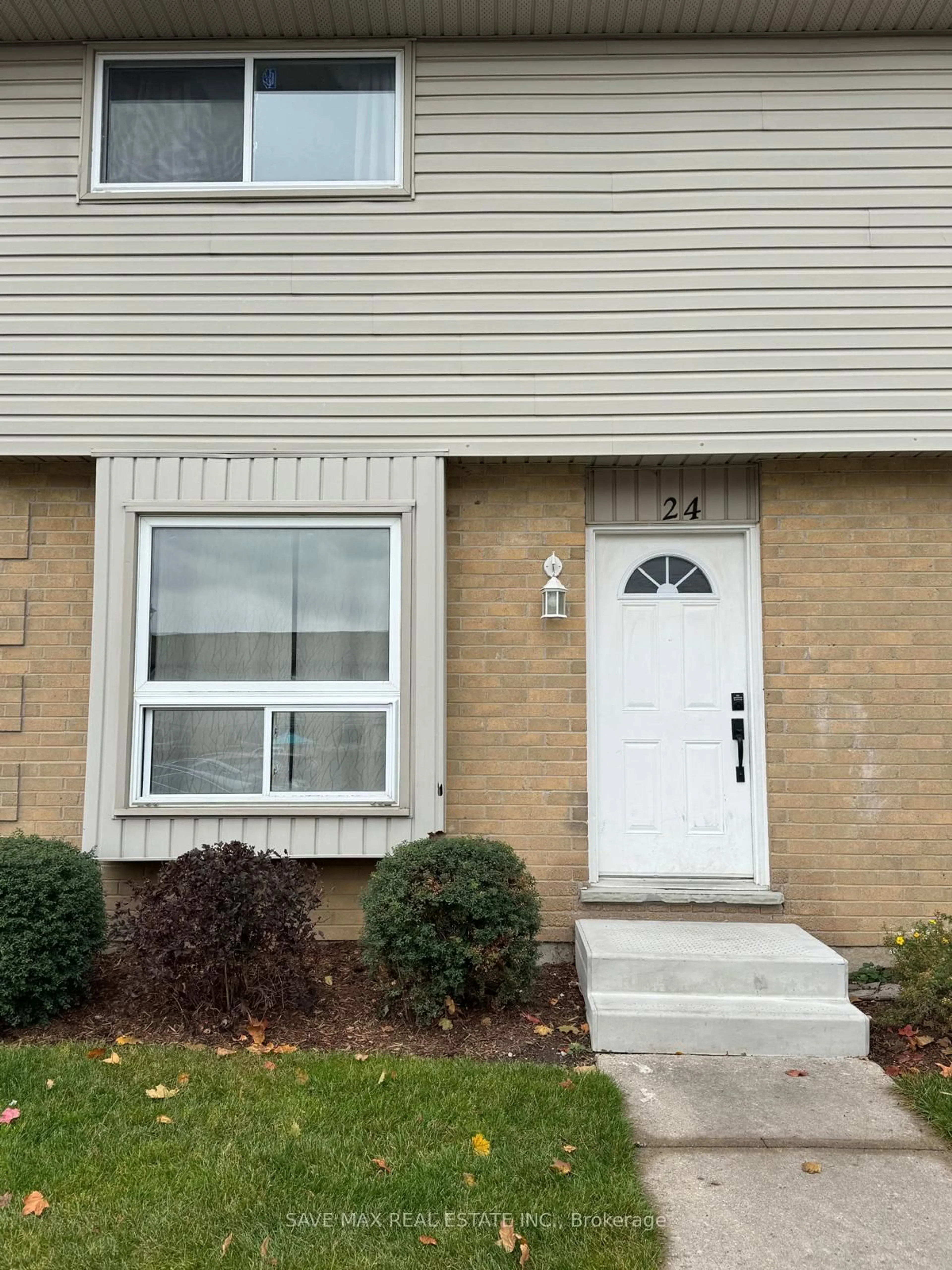Home with vinyl exterior material, street for 577 Third St #24, London East Ontario N5V 4B9