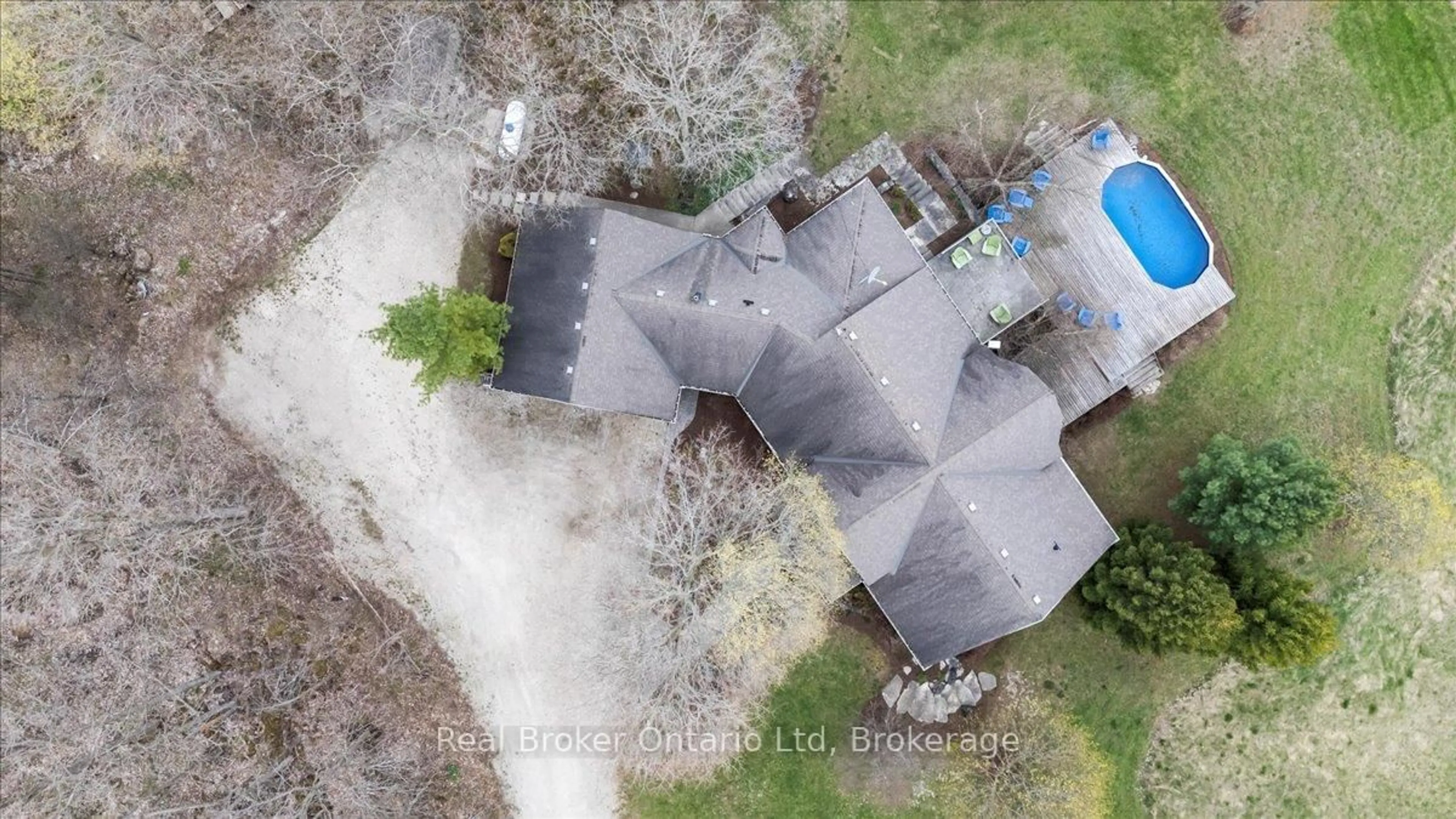 A pic from outside/outdoor area/front of a property/back of a property/a pic from drone, building for 740494 10 Sdrd, Chatsworth Ontario N0H 1R0