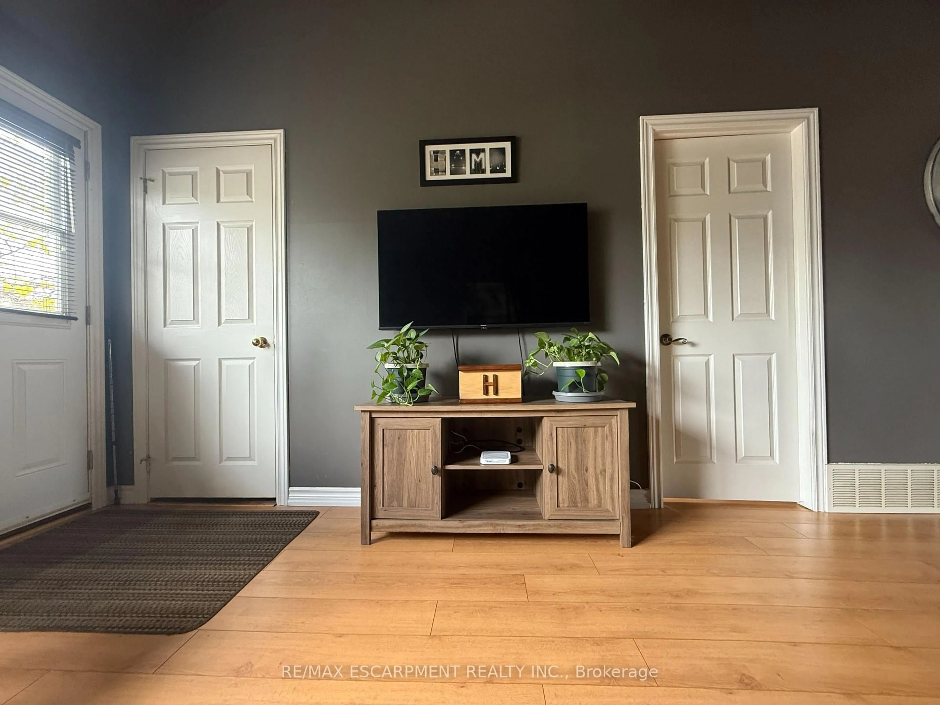 Unknown for 713 Tate Ave, Hamilton Ontario L8H 6L8
