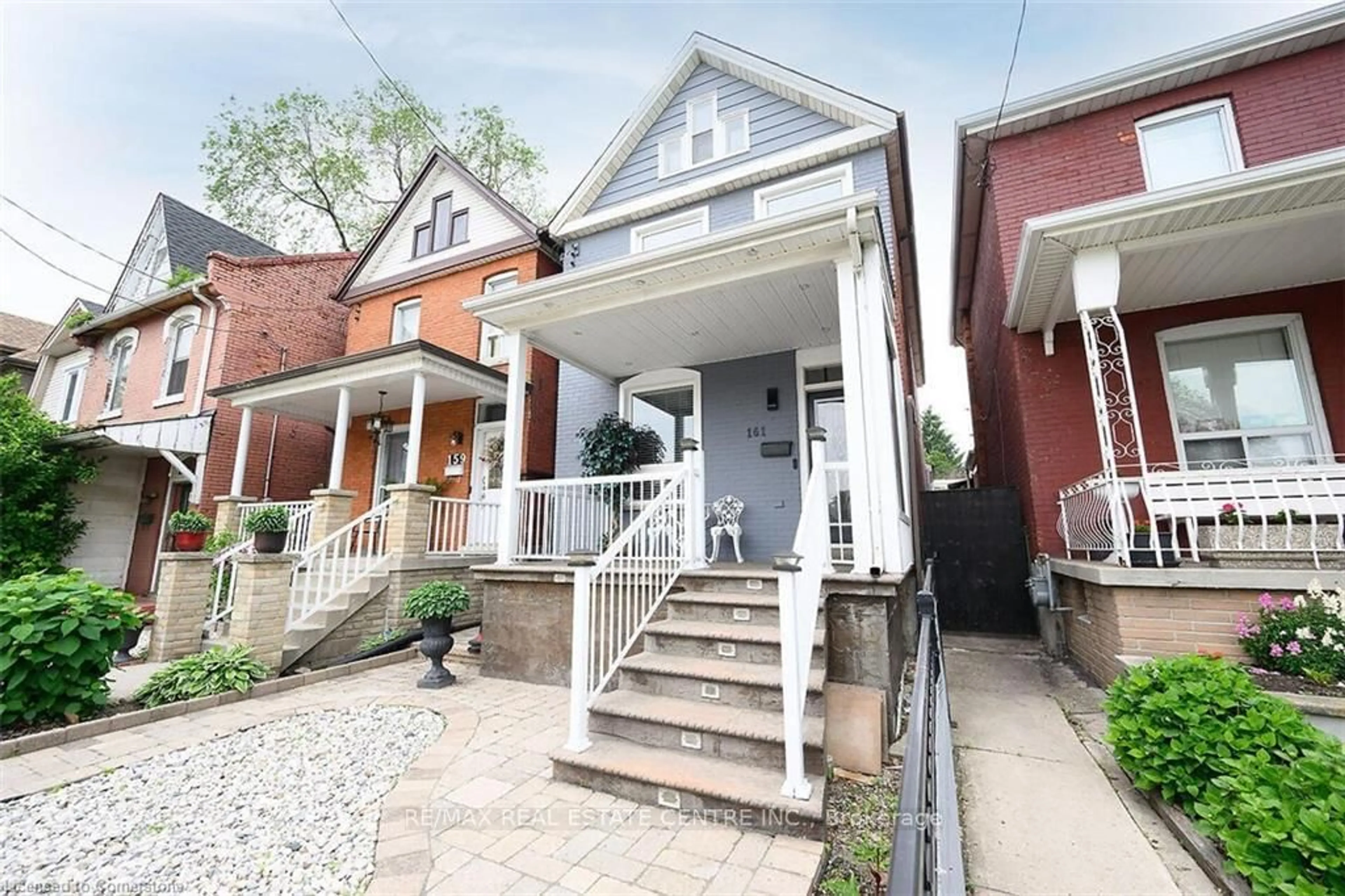 Home with brick exterior material, street for 161 Oak Ave, Hamilton Ontario L8L 5M9