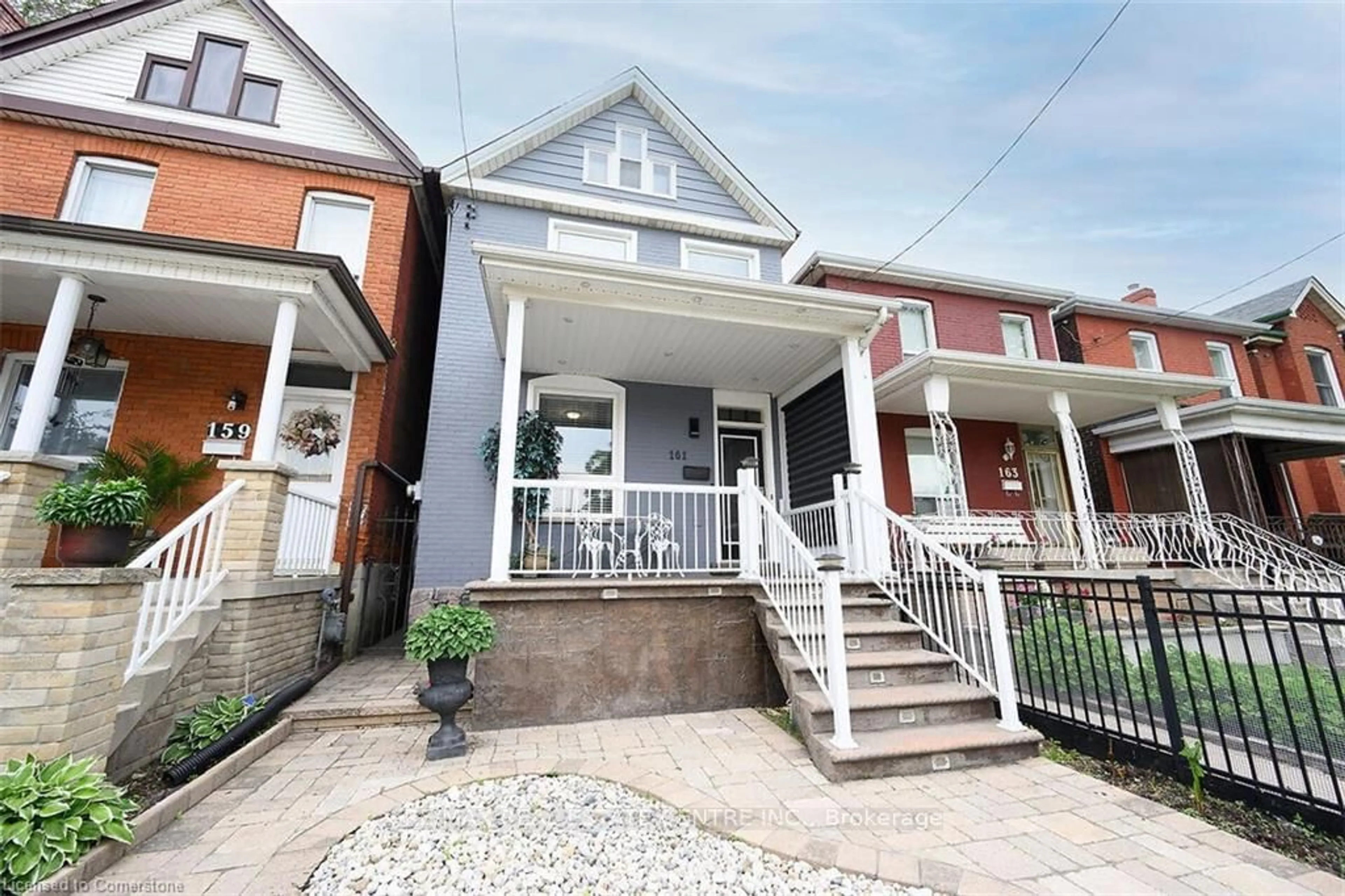 Home with brick exterior material, street for 161 Oak Ave, Hamilton Ontario L8L 5M9