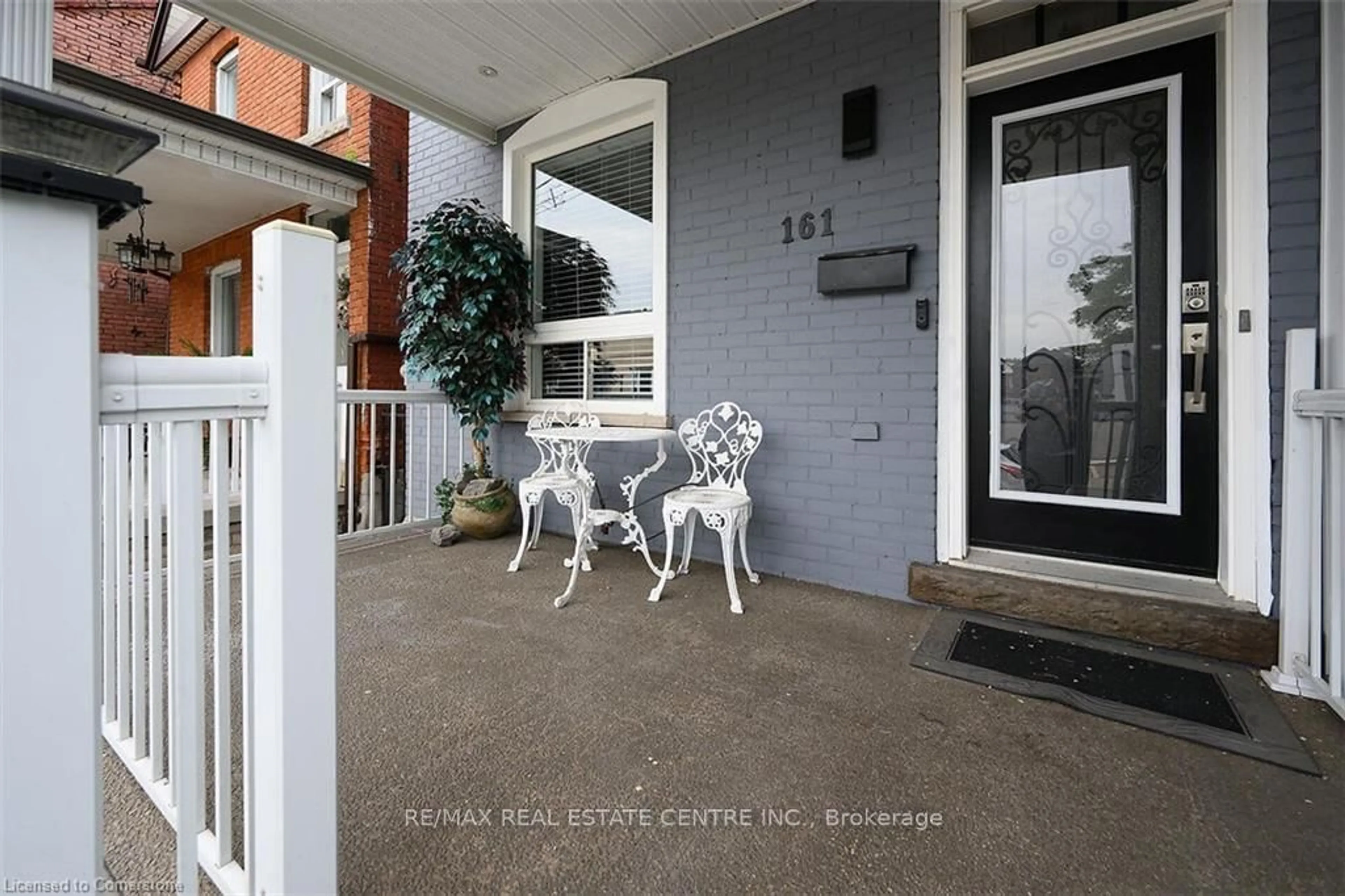 Patio, street for 161 Oak Ave, Hamilton Ontario L8L 5M9