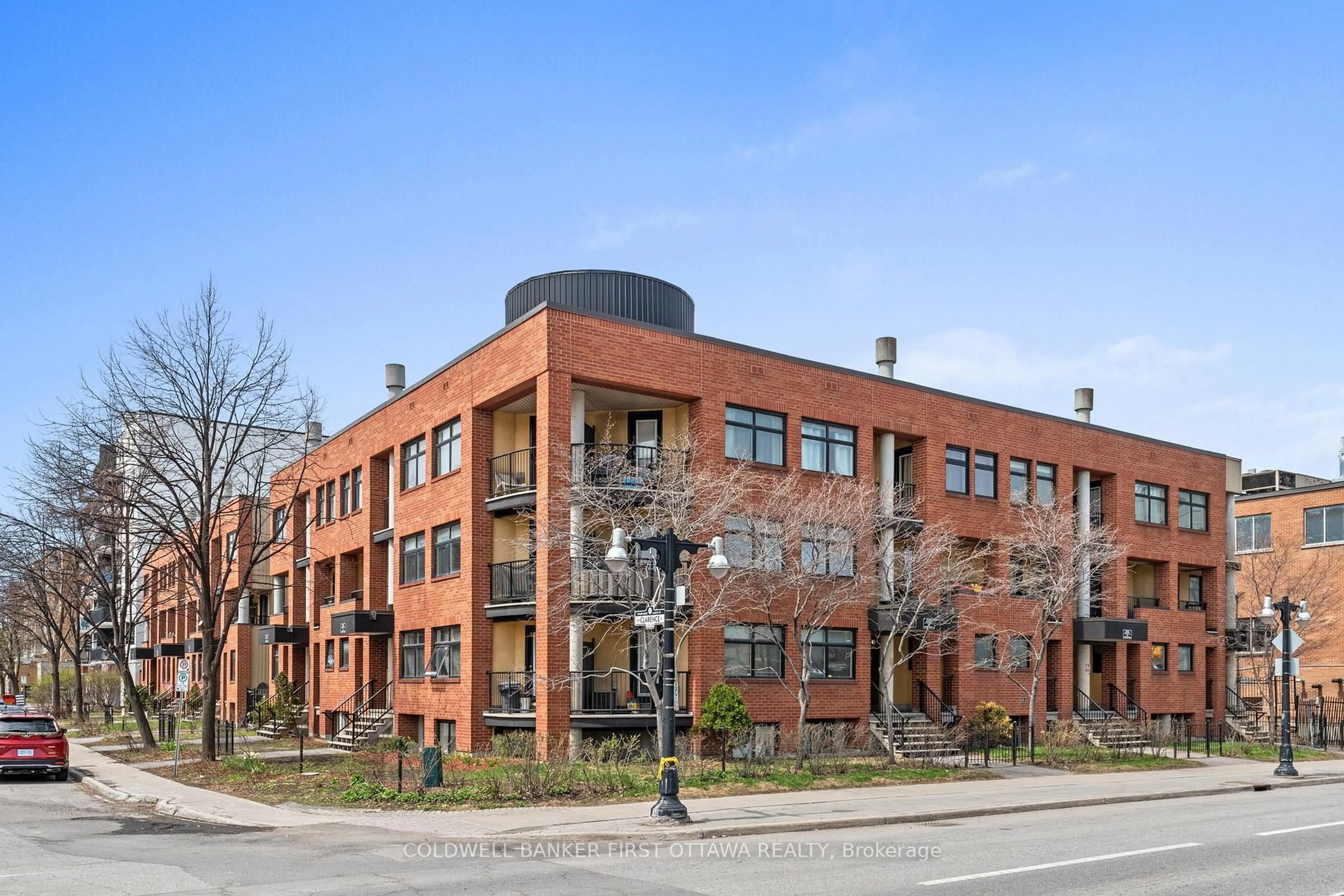 Home with brick exterior material, building for 270 King Edward Ave, Ottawa Ontario K1N 7M1