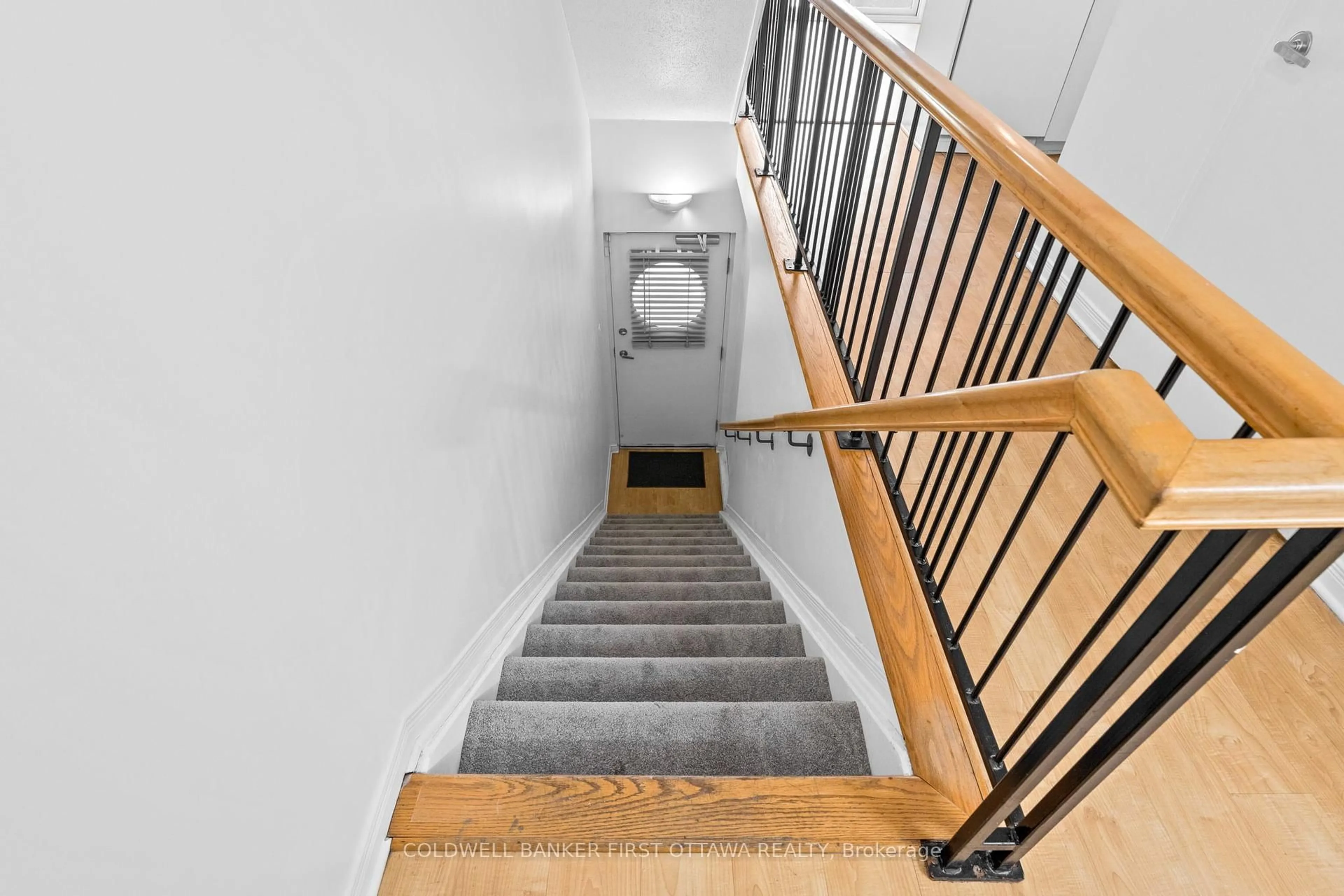 Stairs for 270 King Edward Ave, Ottawa Ontario K1N 7M1