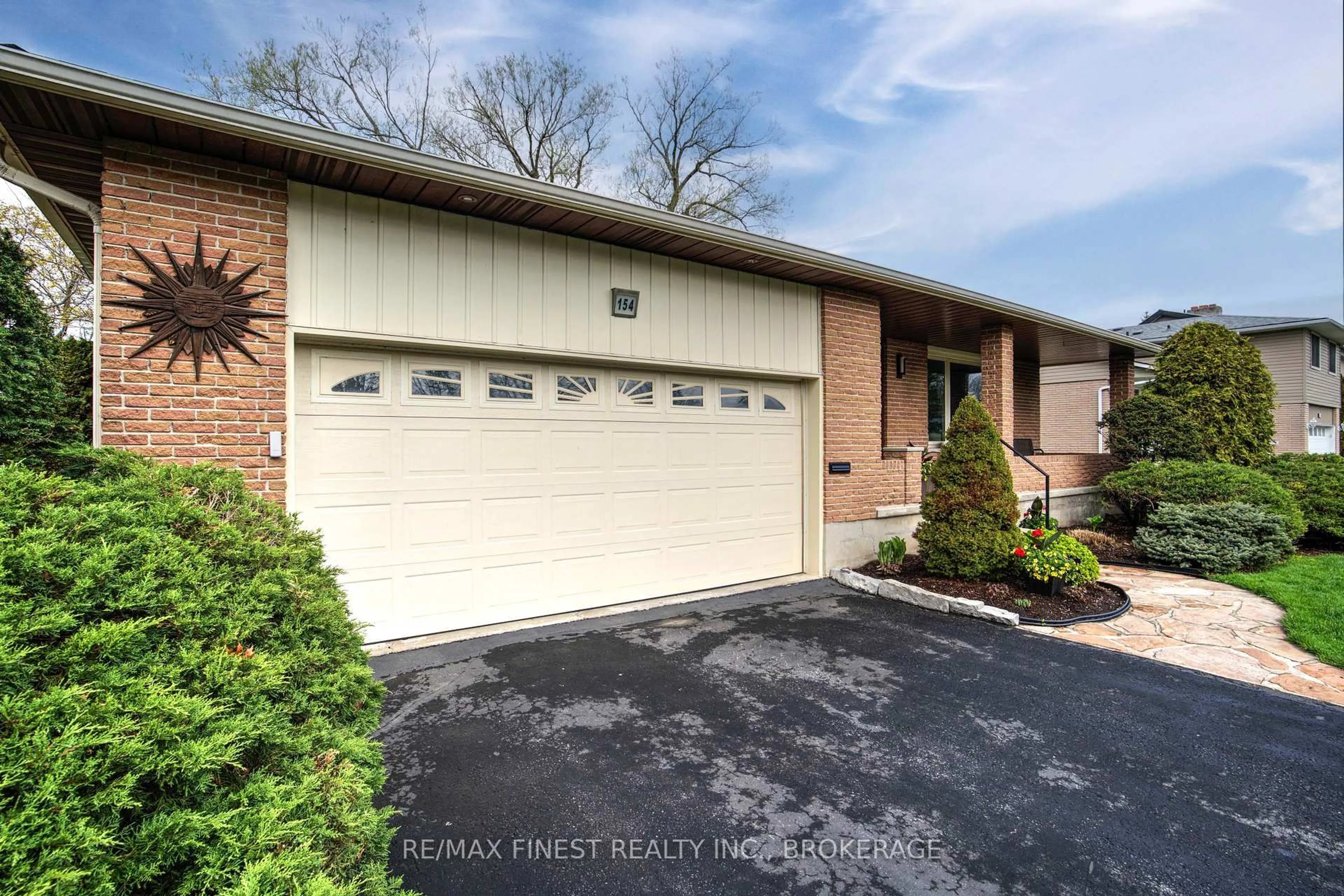 Home with brick exterior material, street for 154 Lakeshore Blvd, Kingston Ontario K7M 6R5