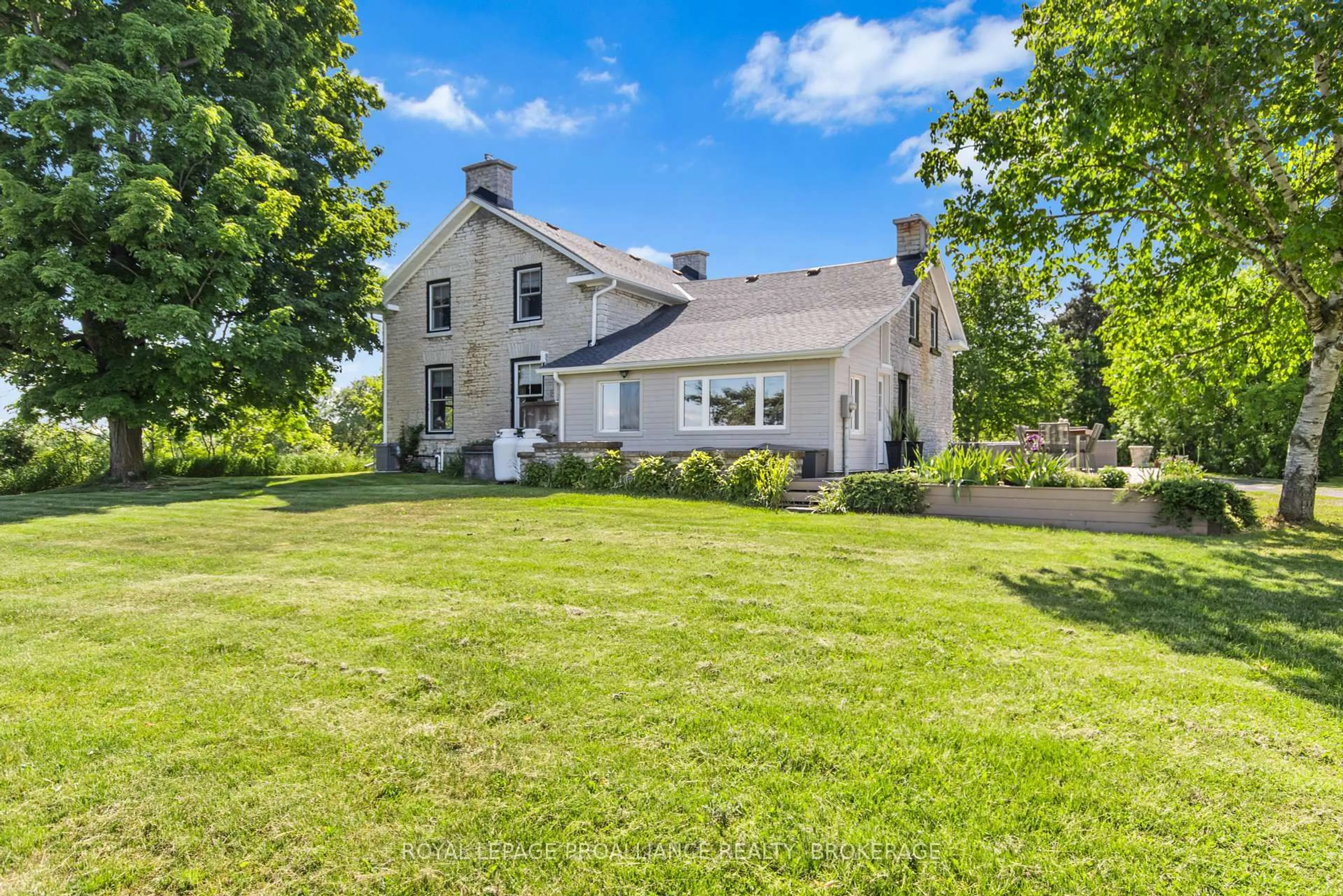 A pic from outside/outdoor area/front of a property/back of a property/a pic from drone, unknown for 2478 Middle Rd, Kingston Ontario K7L 4V3