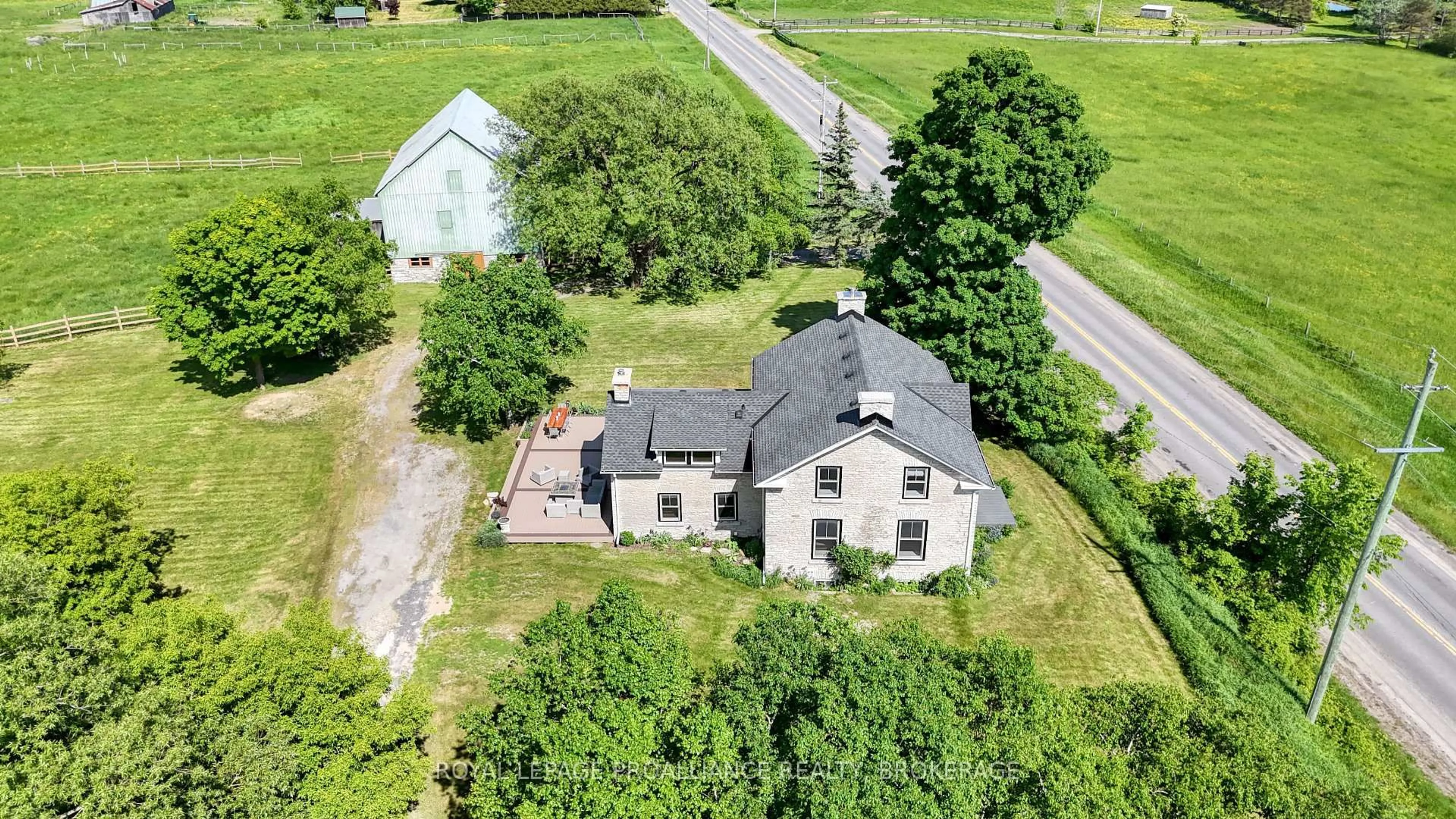 A pic from outside/outdoor area/front of a property/back of a property/a pic from drone, building for 2478 Middle Rd, Kingston Ontario K7L 4V3
