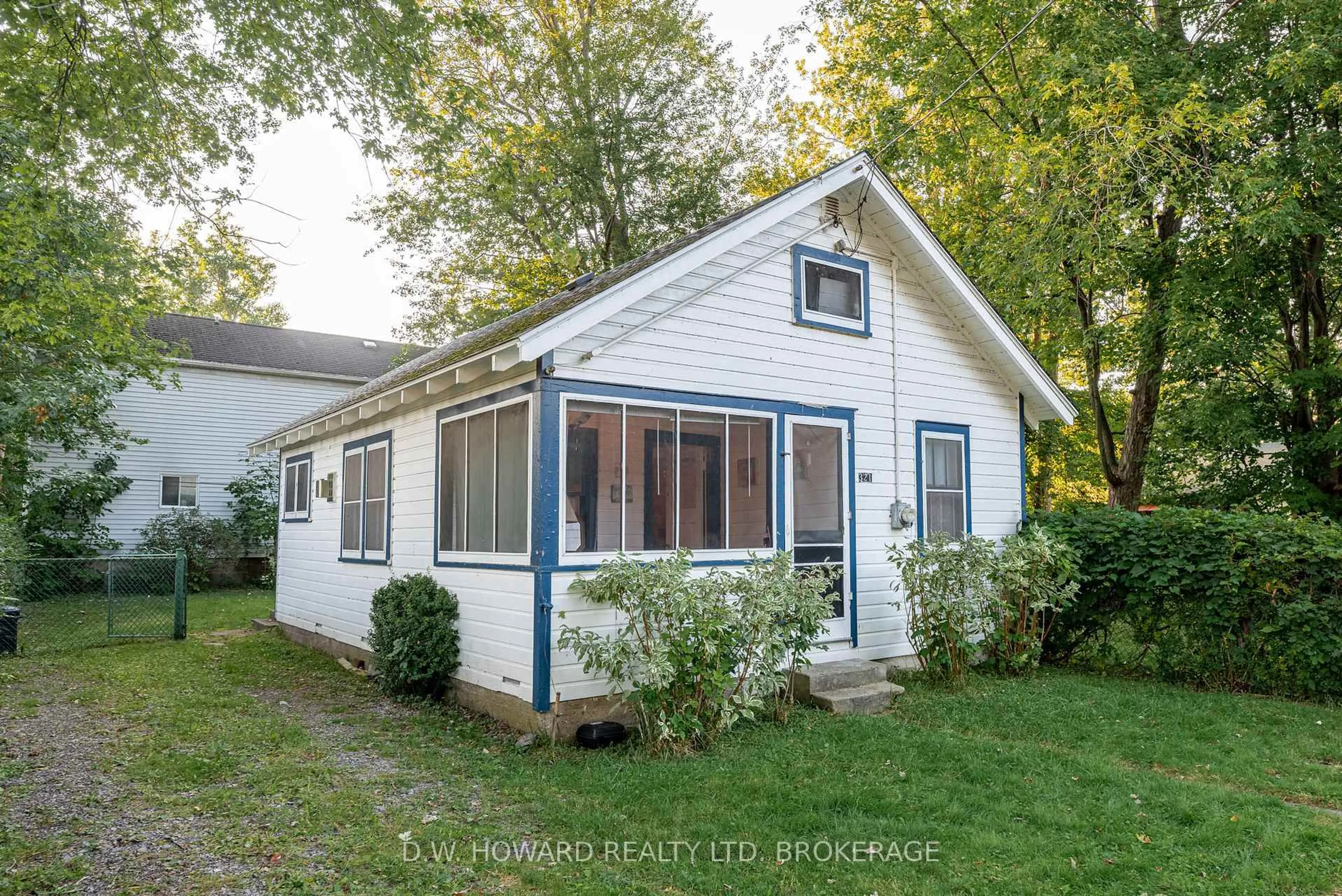 Home with vinyl exterior material, street for 321 Maplewood Ave, Fort Erie Ontario L0S 1B0