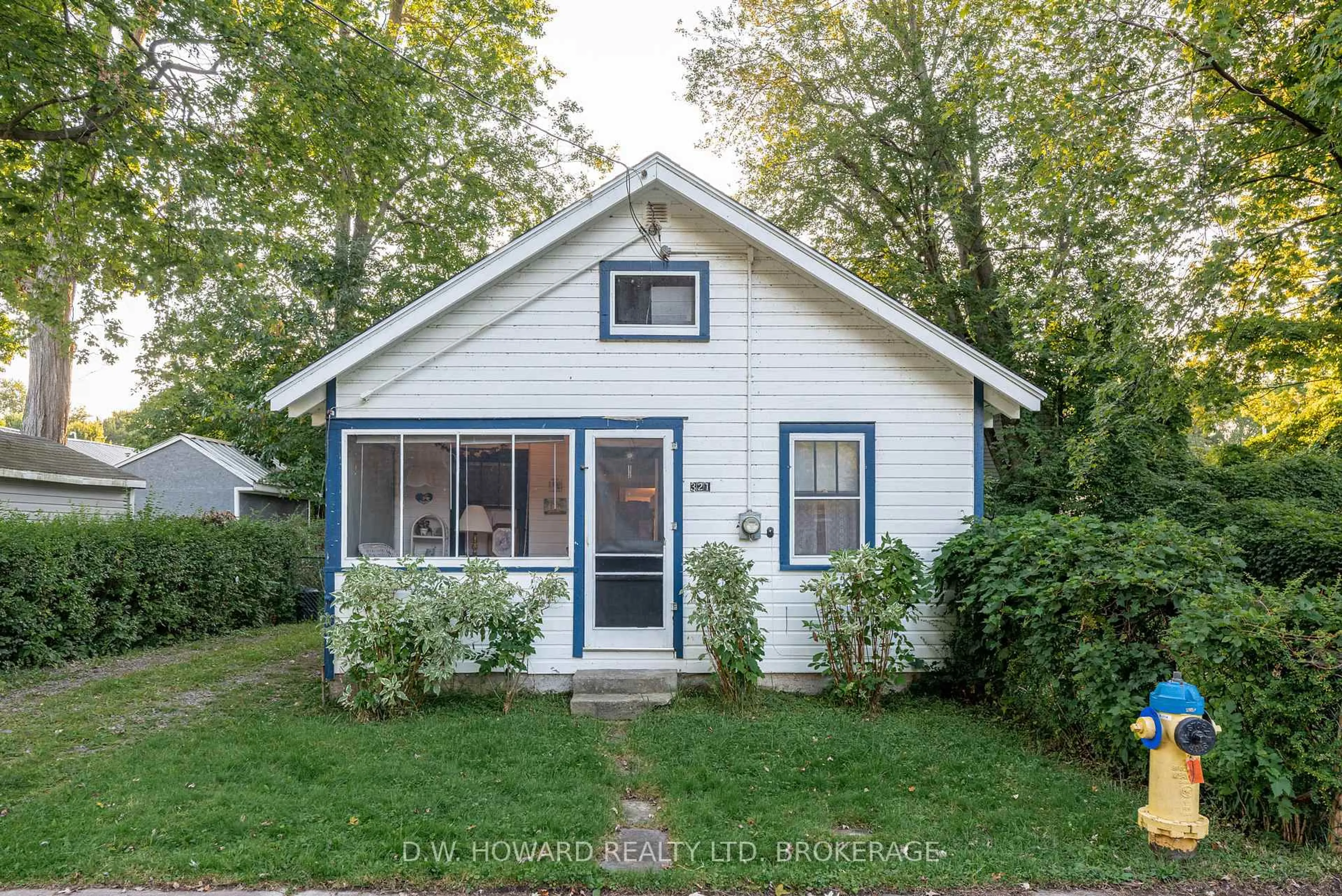 Home with vinyl exterior material, street for 321 Maplewood Ave, Fort Erie Ontario L0S 1B0