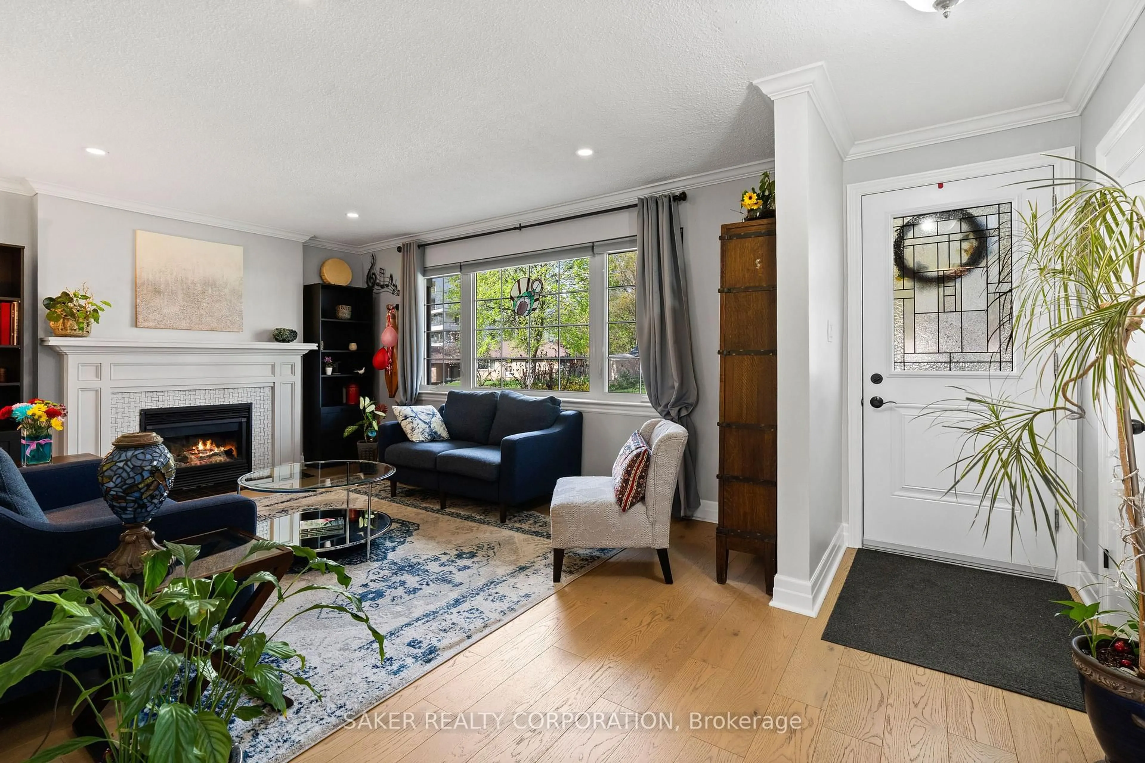 Living room with furniture, unknown for 363 Glenrose Dr, London South Ontario N6K 2B1