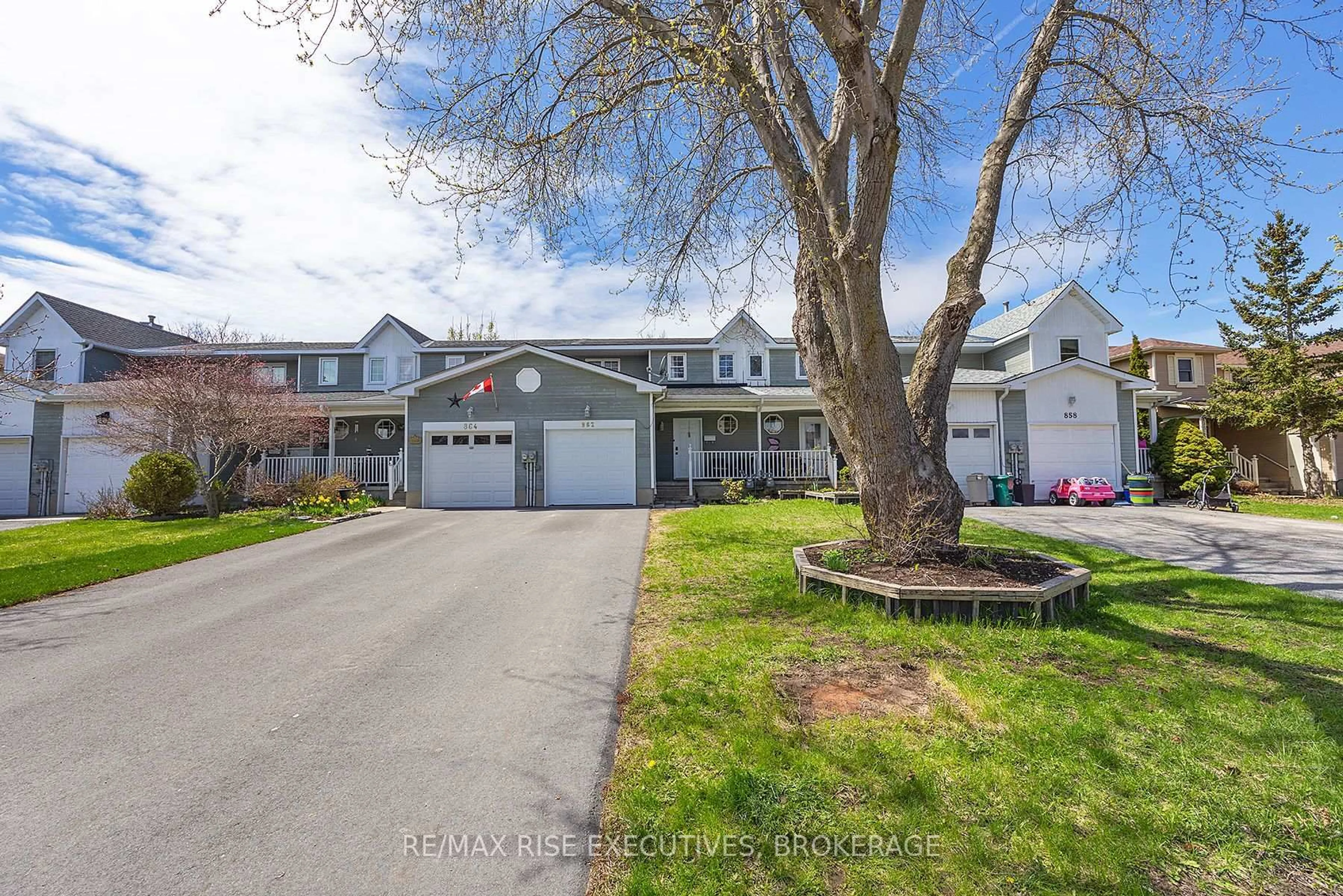 A pic from outside/outdoor area/front of a property/back of a property/a pic from drone, street for 862 Littlestone Cres, Kingston Ontario K7M 8L7