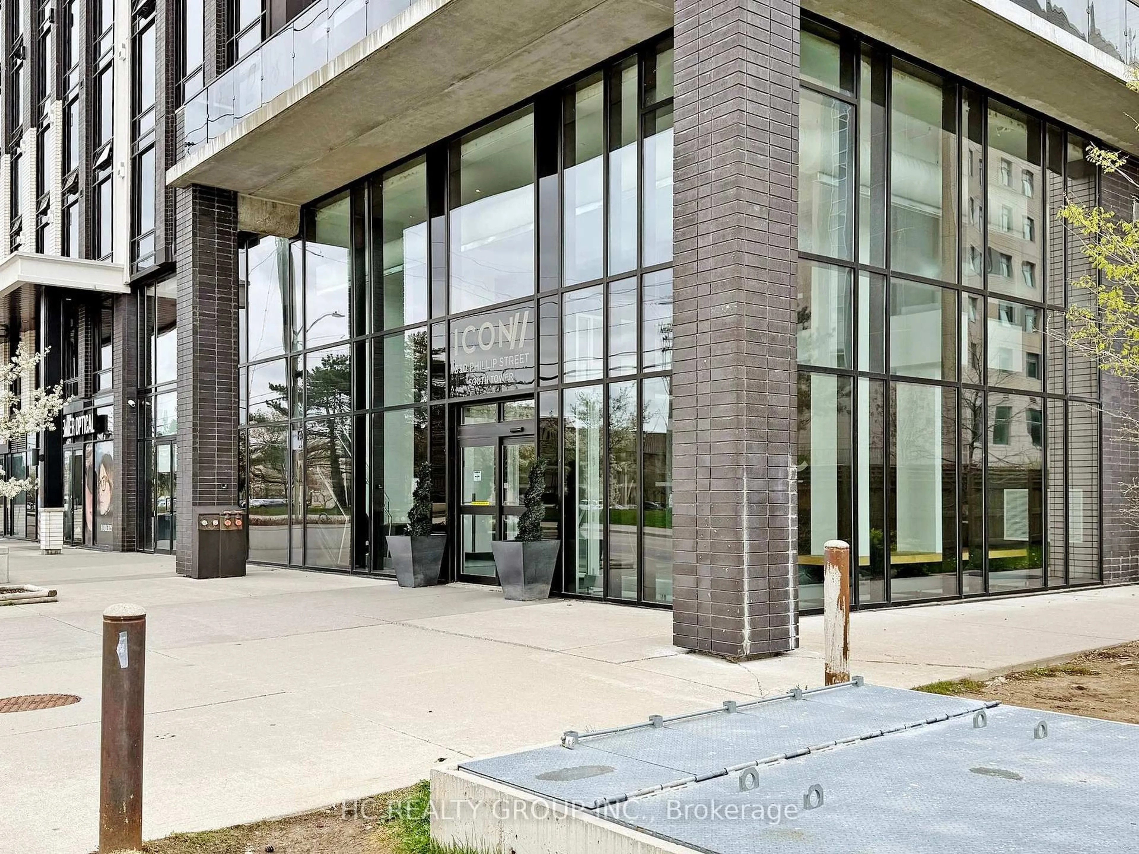 Indoor foyer for 330 Philip St #S2405, Waterloo Ontario N2L 2W9
