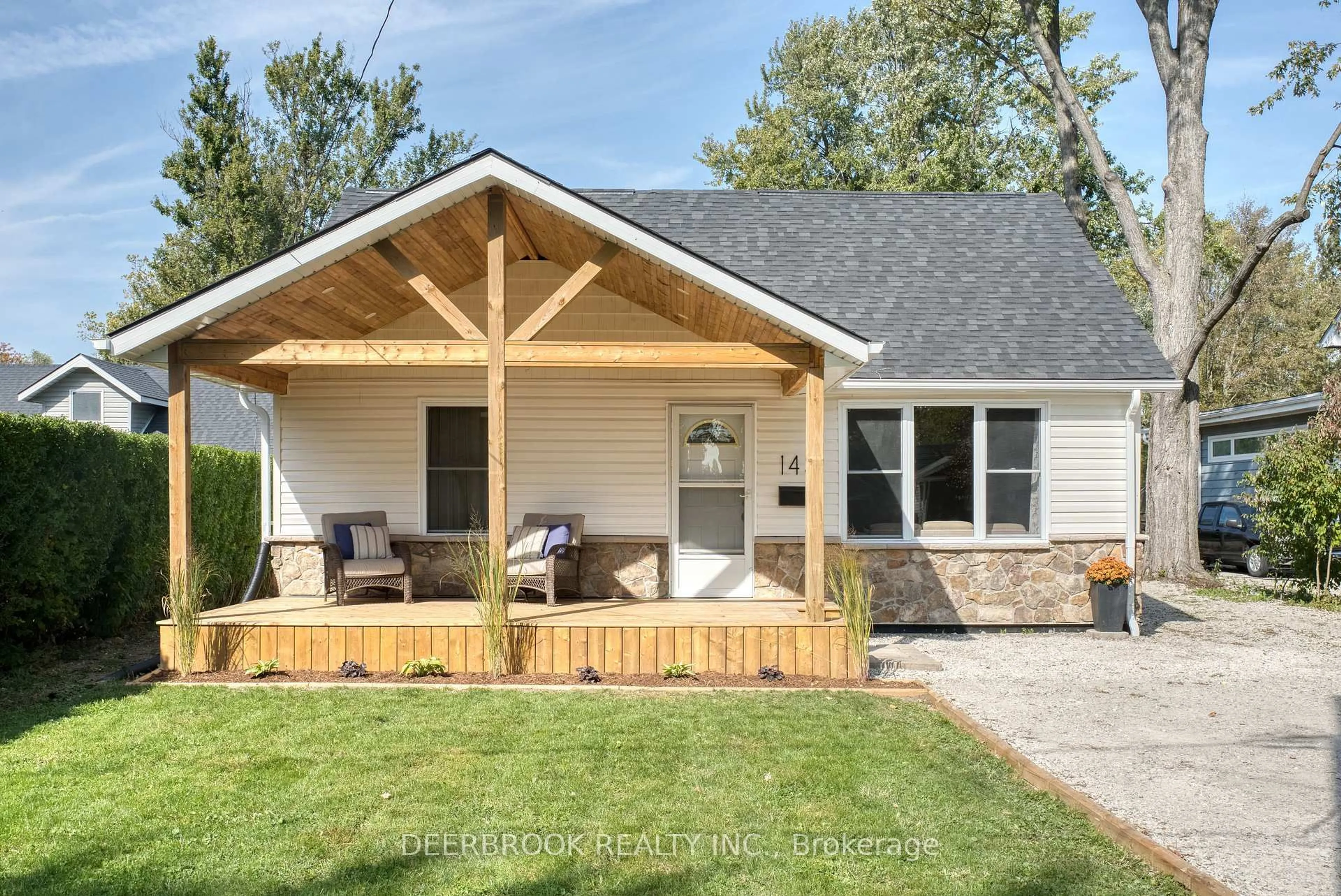 Home with vinyl exterior material, street for 143 Victoria Ave, Essex Ontario N8M 1M9