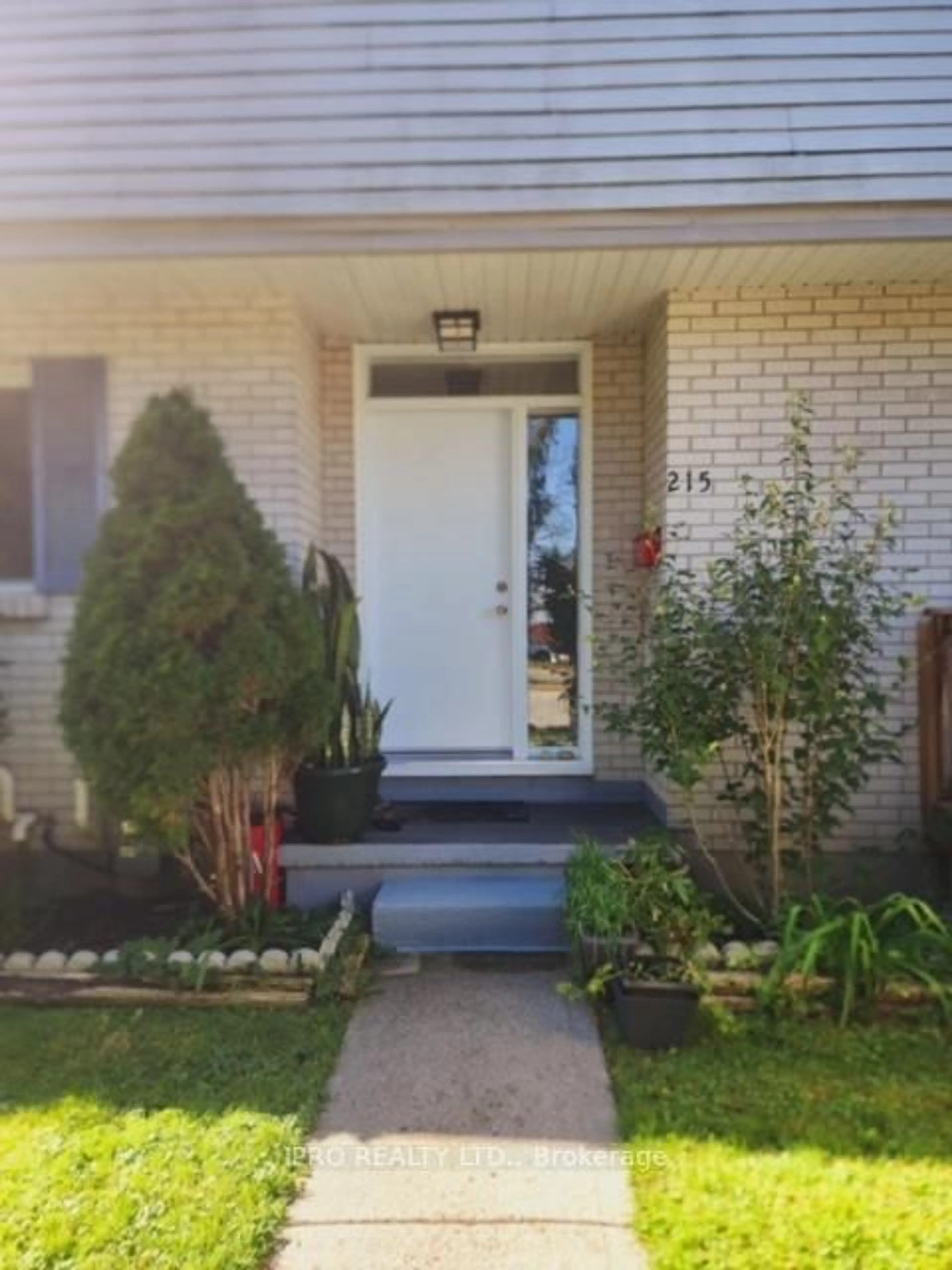 Unknown for 215 Boullee St, London East Ontario N5Y 1T9