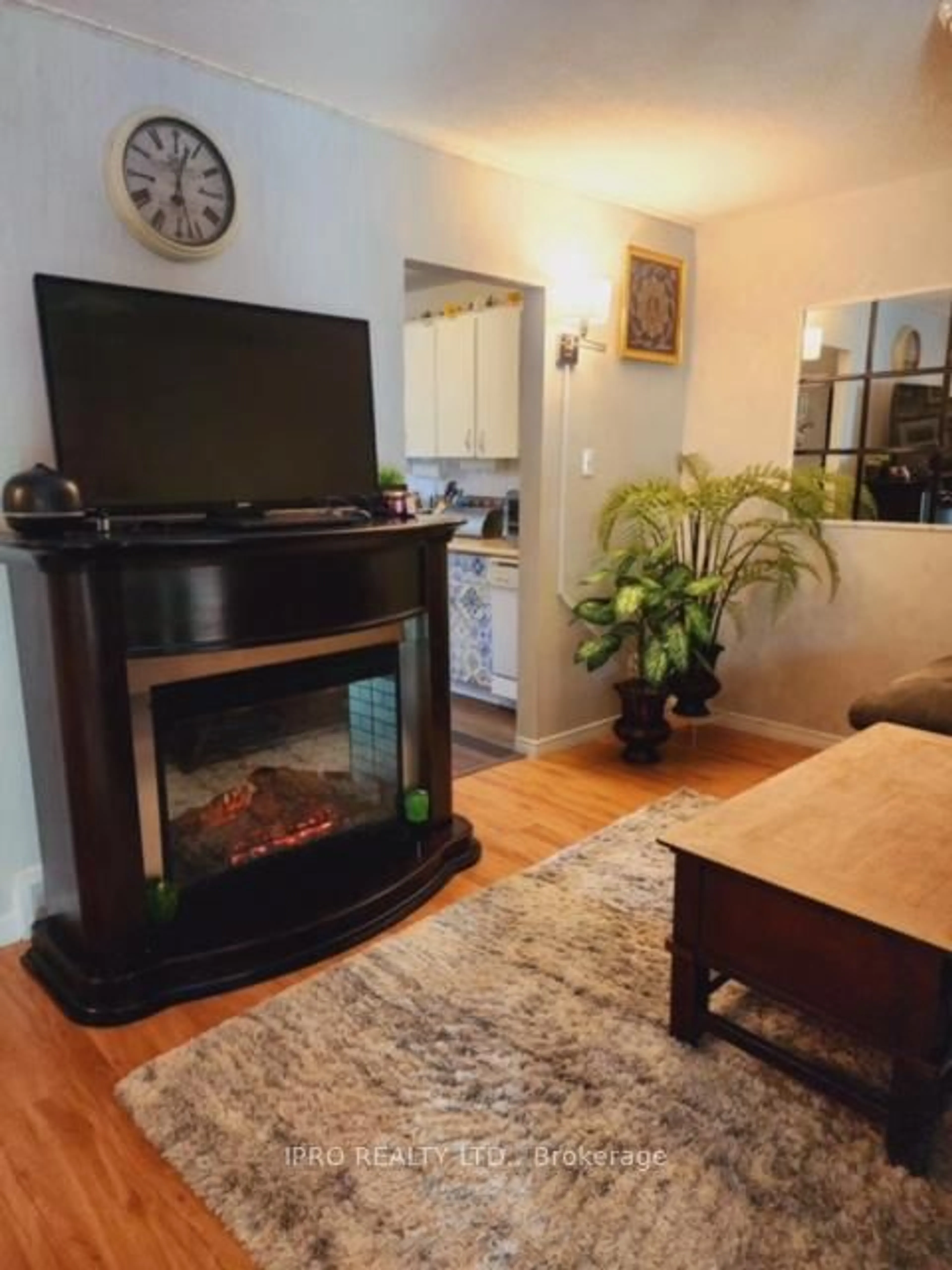 Living room with furniture, unknown for 215 Boullee St, London East Ontario N5Y 1T9