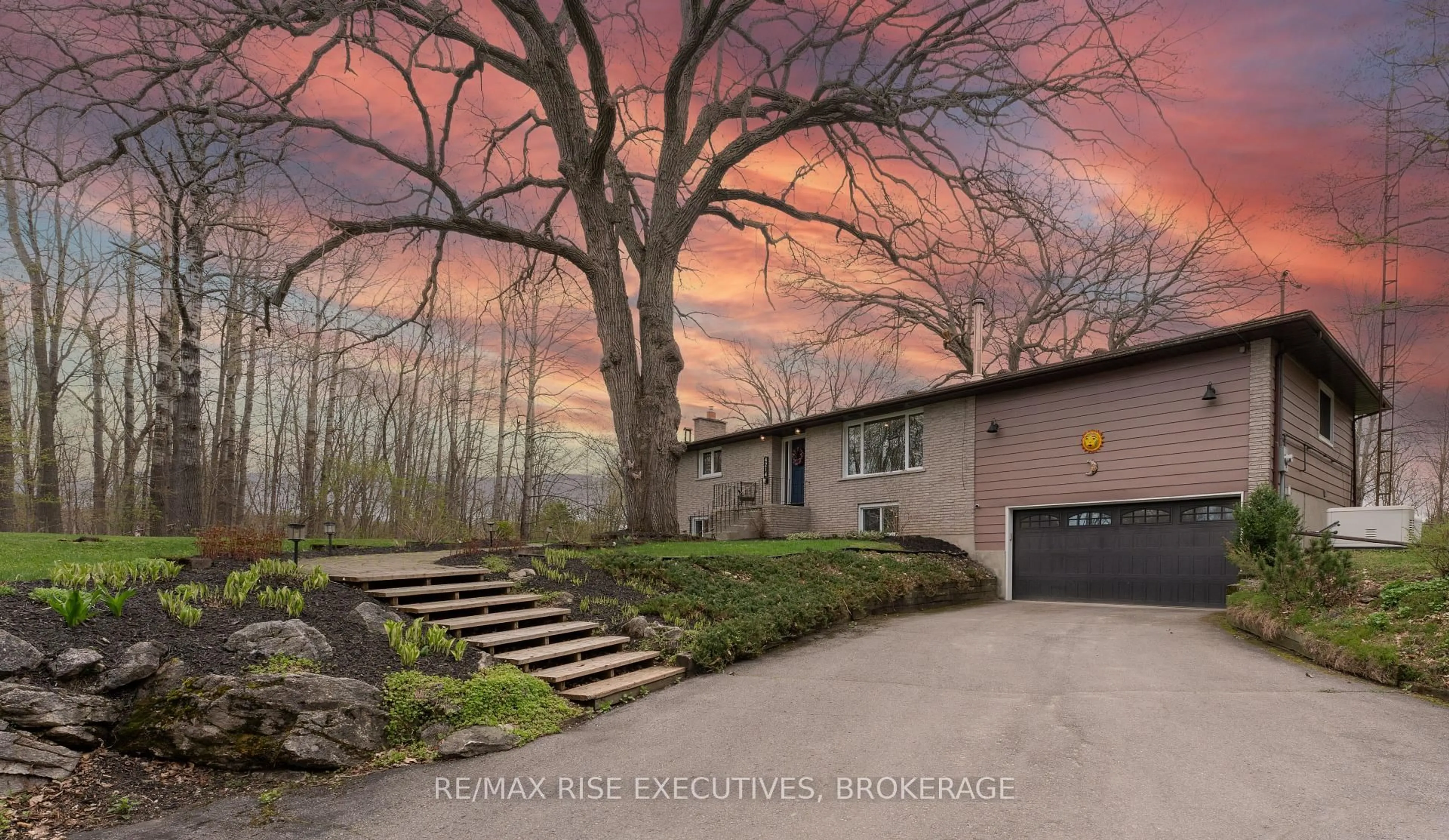 A pic from outside/outdoor area/front of a property/back of a property/a pic from drone, unknown for 4214 Maple Dr, Verona Ontario K0H 2W0