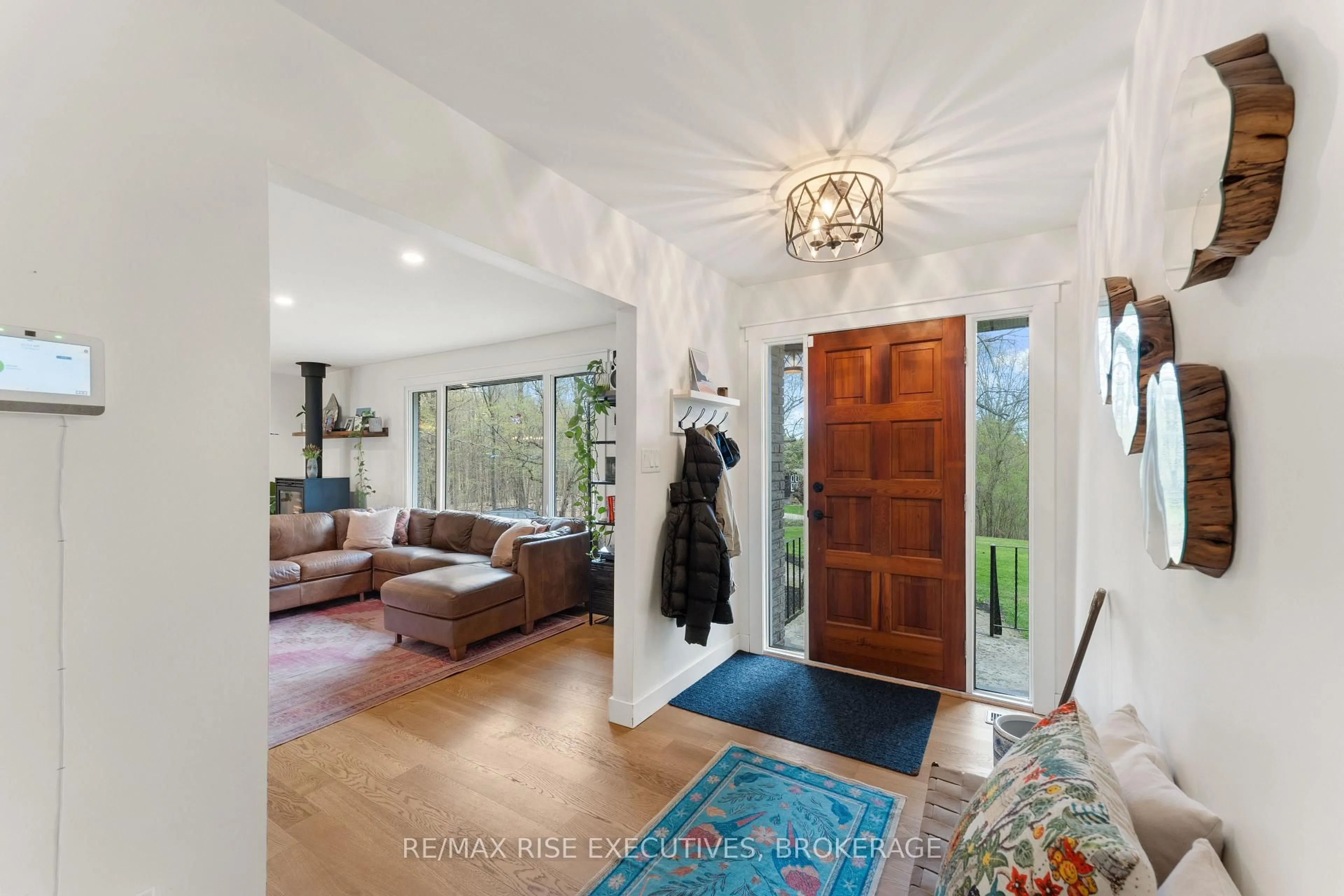Indoor entryway for 4214 Maple Dr, Verona Ontario K0H 2W0