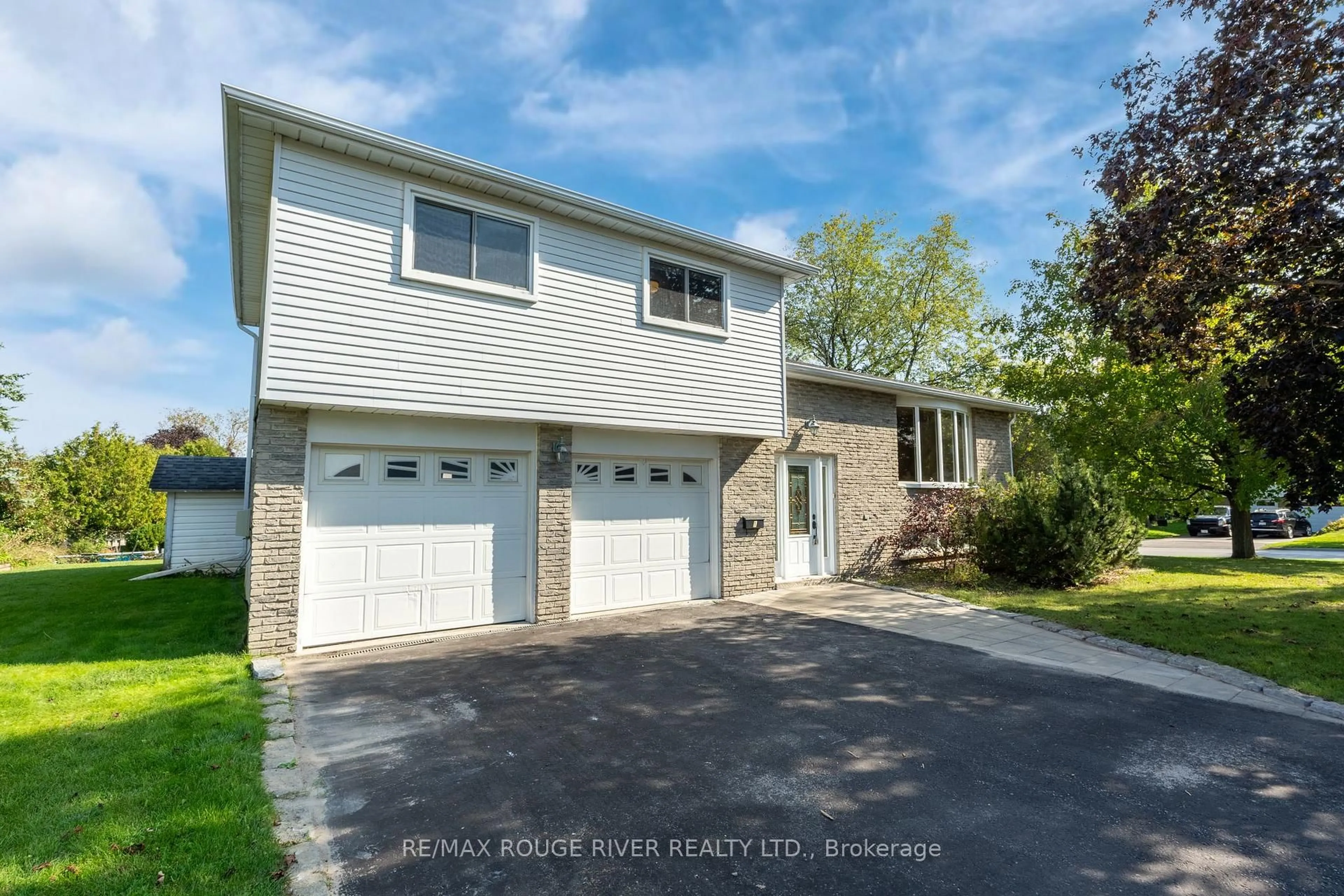 Home with vinyl exterior material, street for 1 Applewood Cres, Kawartha Lakes Ontario K9V 4W7
