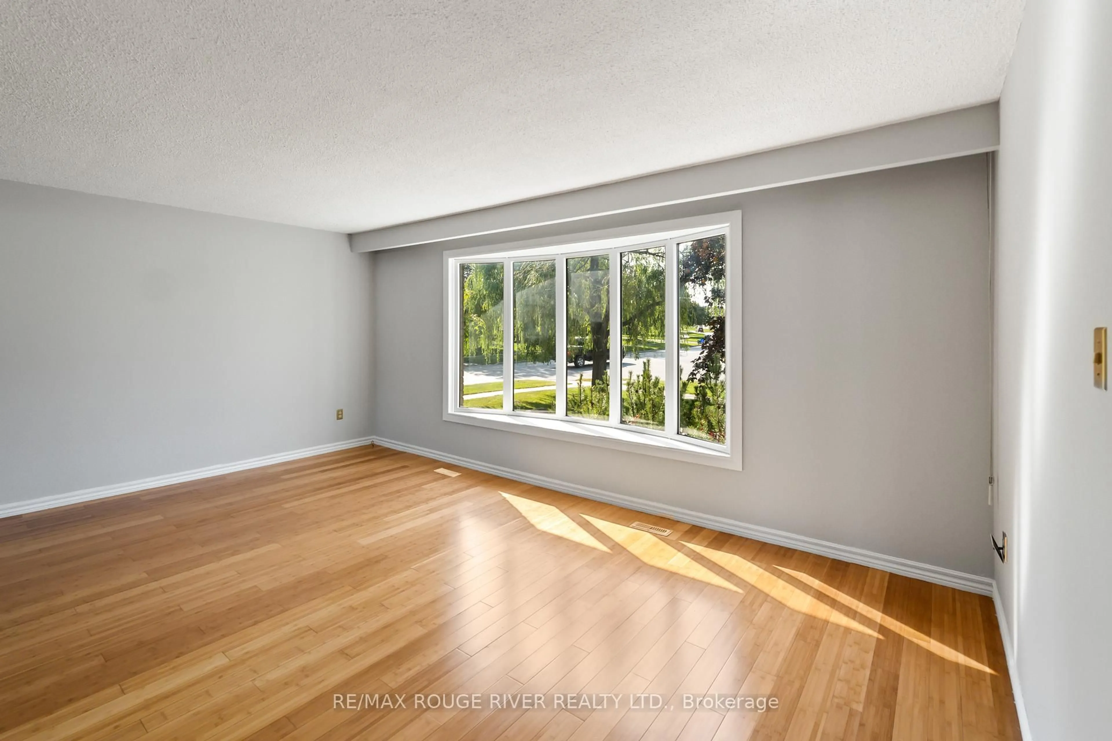 A pic of a room for 1 Applewood Cres, Kawartha Lakes Ontario K9V 4W7