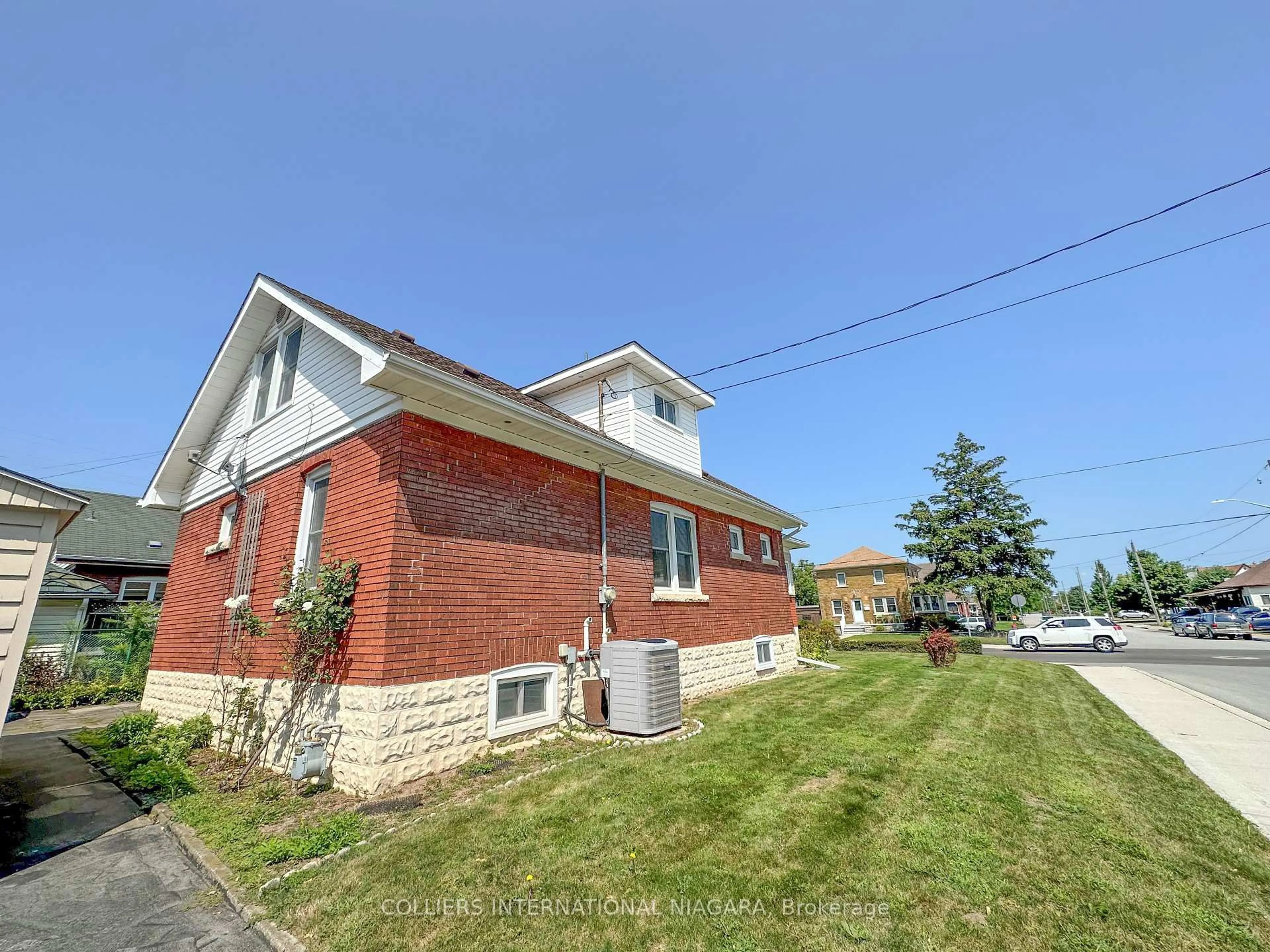 Home with brick exterior material, street for 5212 BRIDGE St, Niagara Falls Ontario L2E 2T3