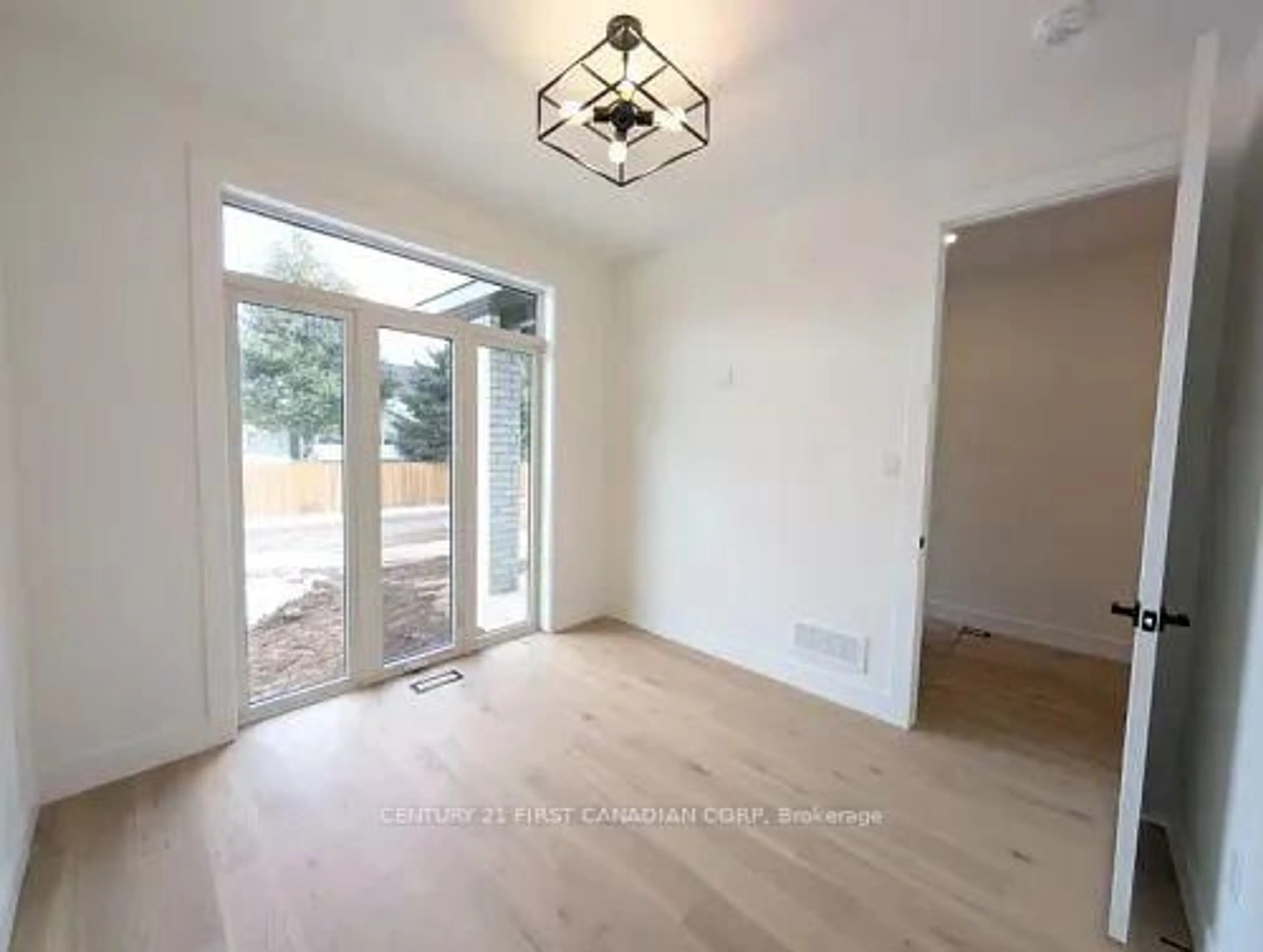 Indoor entryway for 430 Head St #16, Strathroy-Caradoc Ontario N7G 2K2