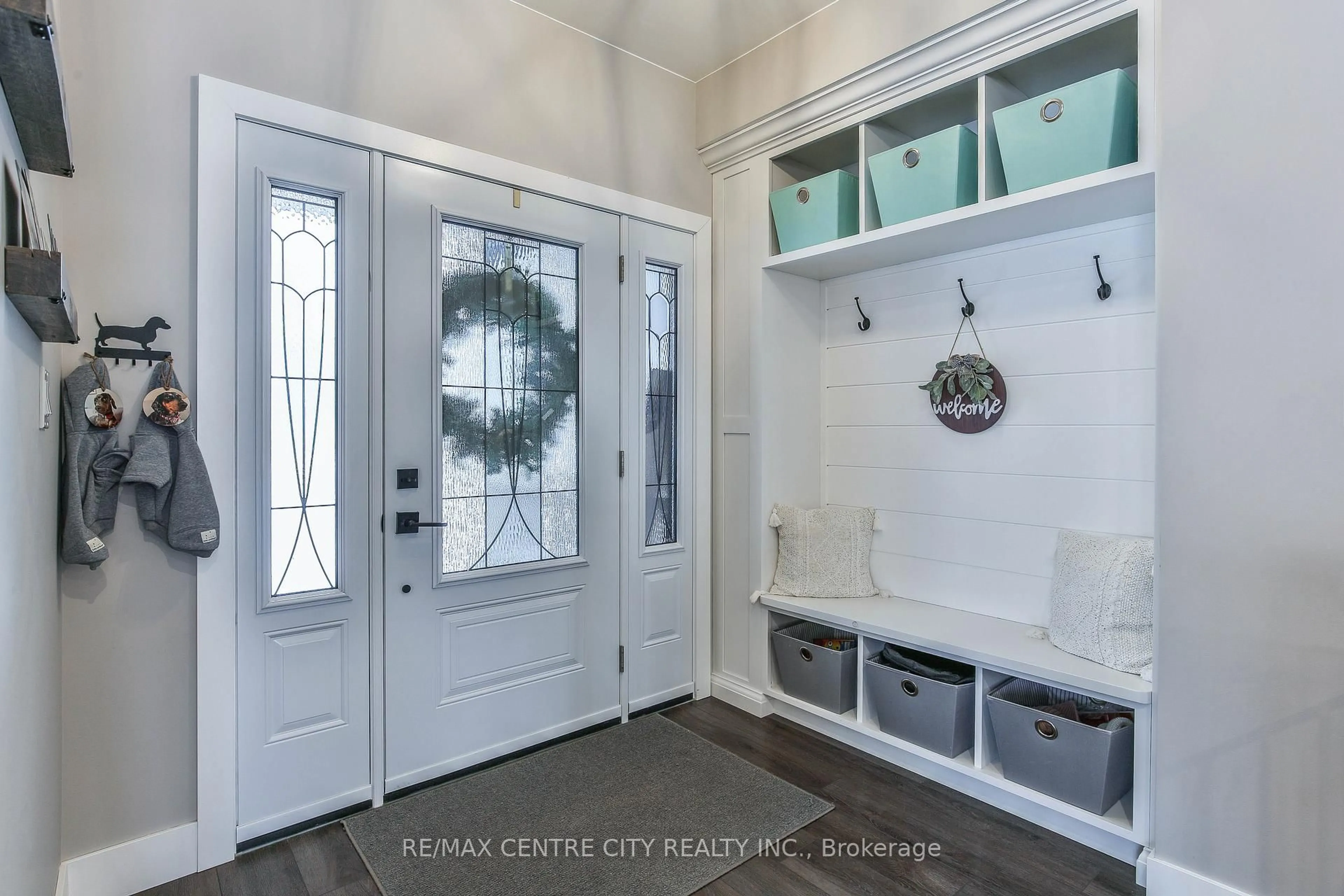 Indoor entryway for 51211 Clinton St, Malahide Ontario N0L 2J0