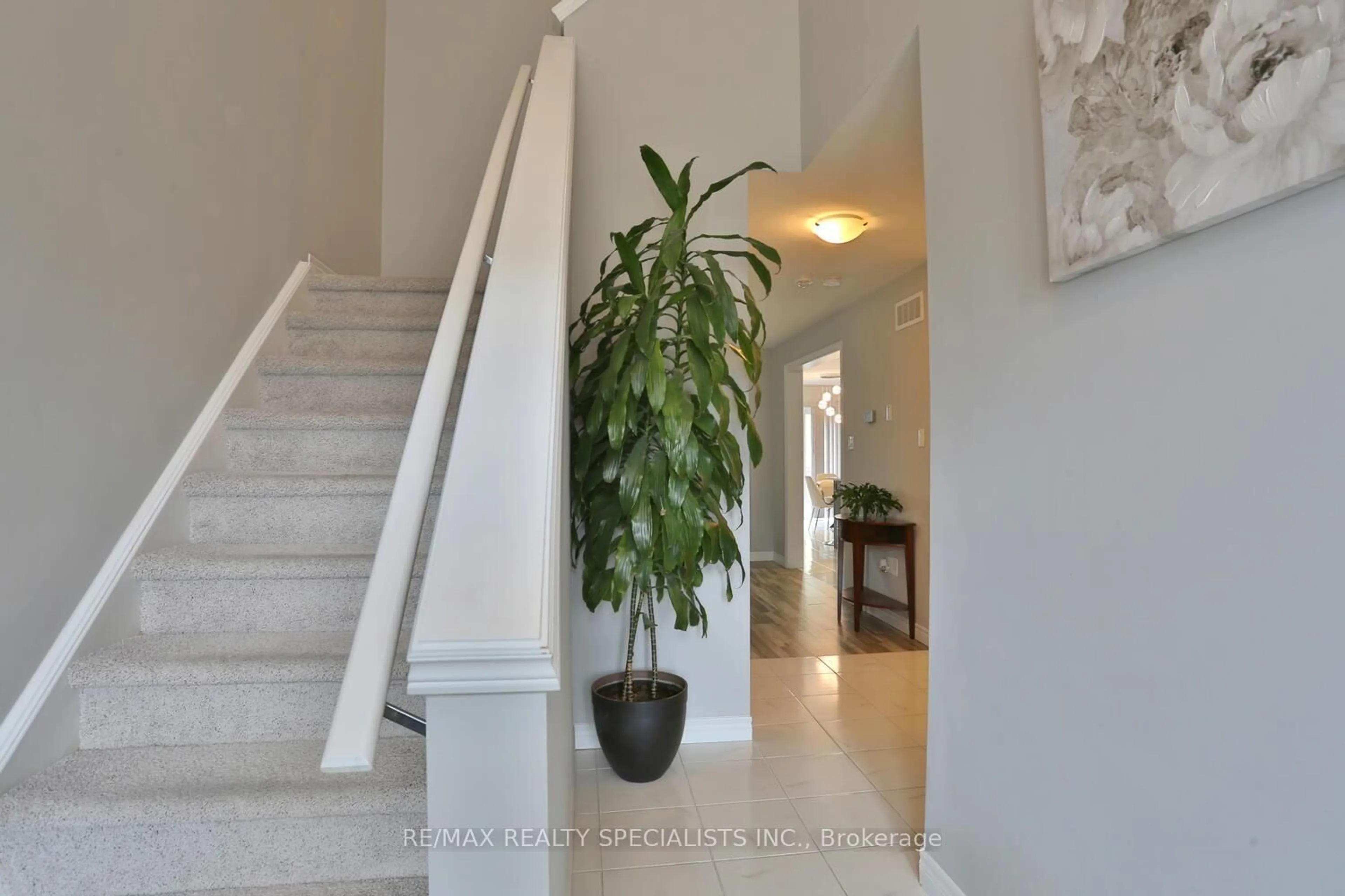 Indoor foyer for 189 MACALISTER Blvd, Guelph Ontario N1G 0G7