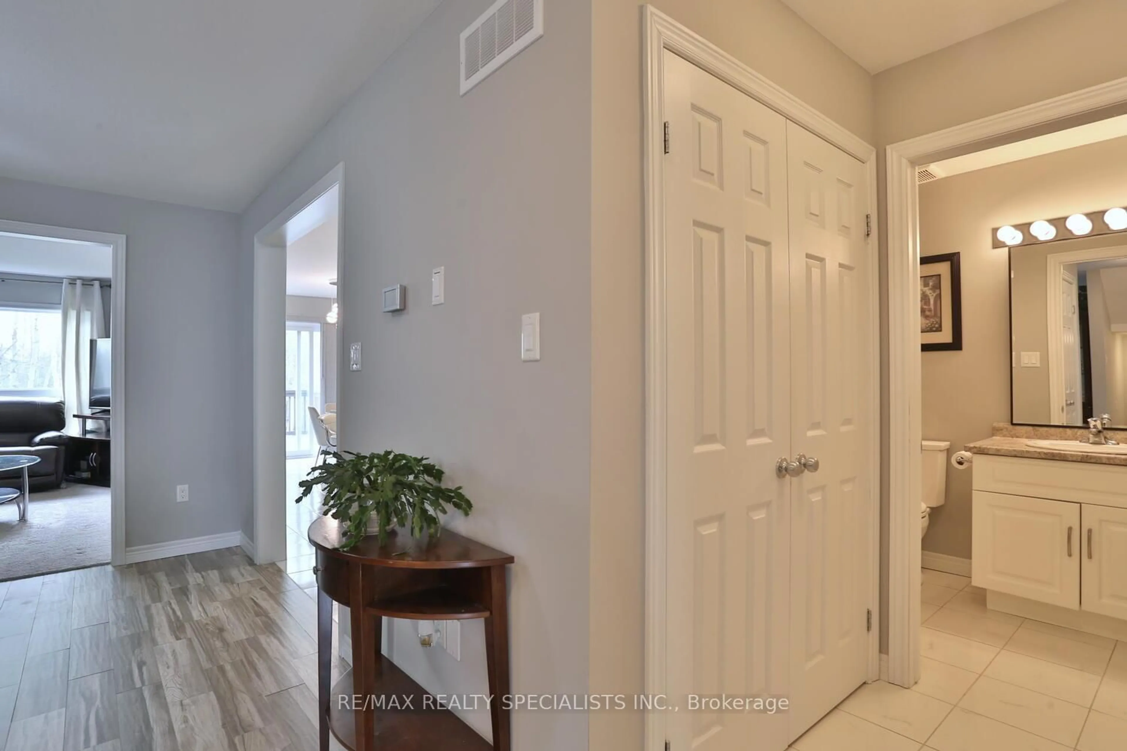 Indoor entryway for 189 MACALISTER Blvd, Guelph Ontario N1G 0G7