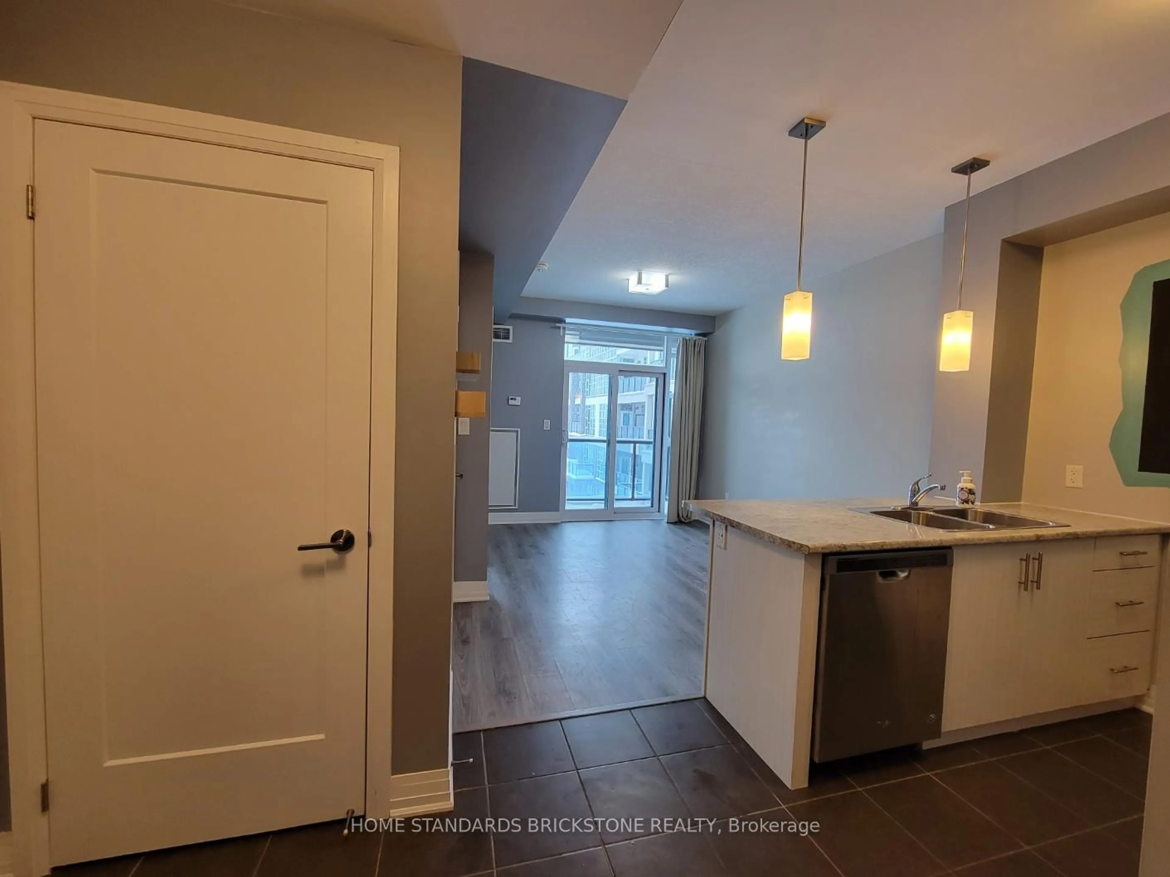 Indoor entryway for 10 Concord Pl #323, Grimsby Ontario L3M 0G6