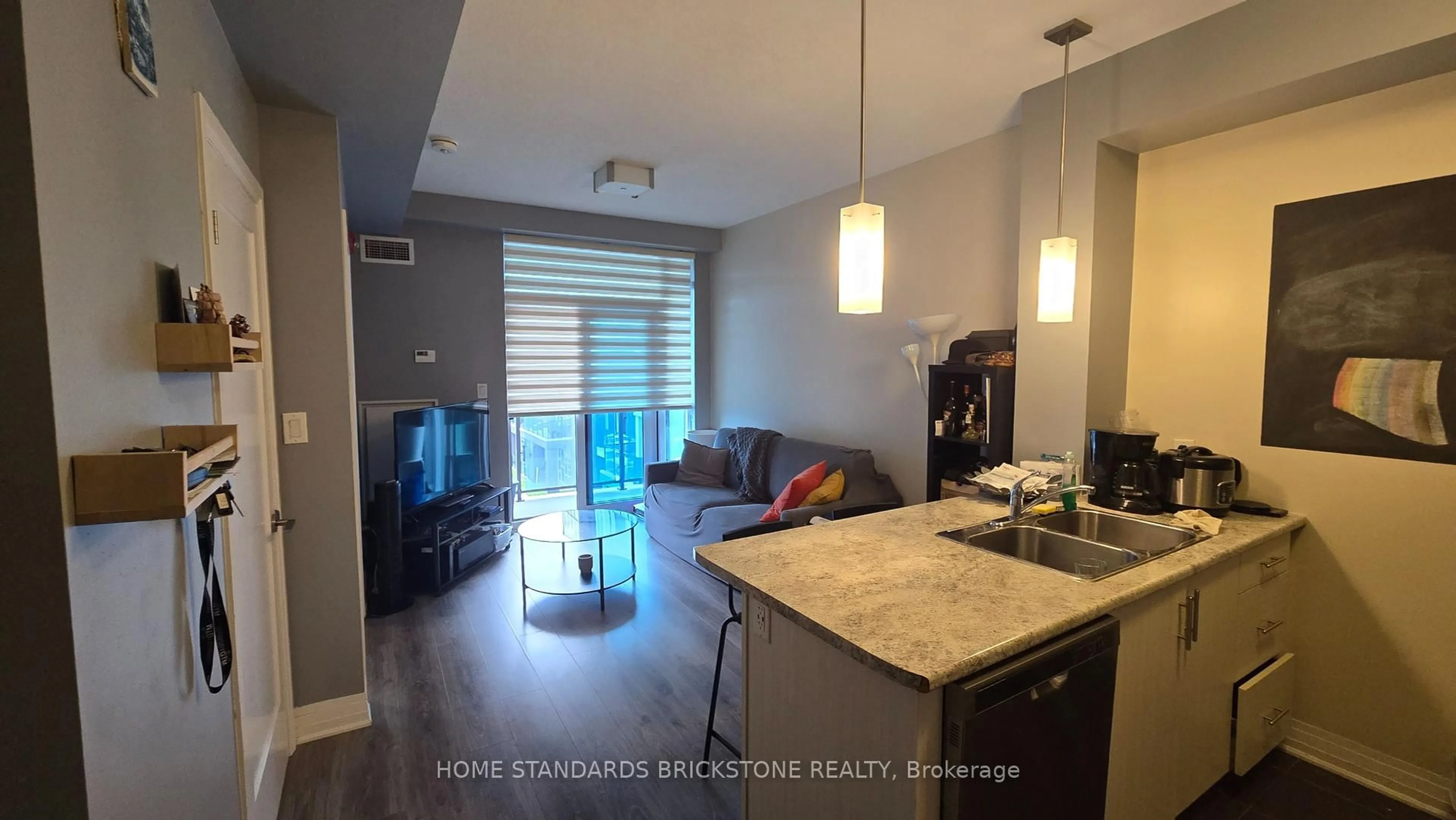 Open concept kitchen, unknown for 10 Concord Pl #323, Grimsby Ontario L3M 0G6