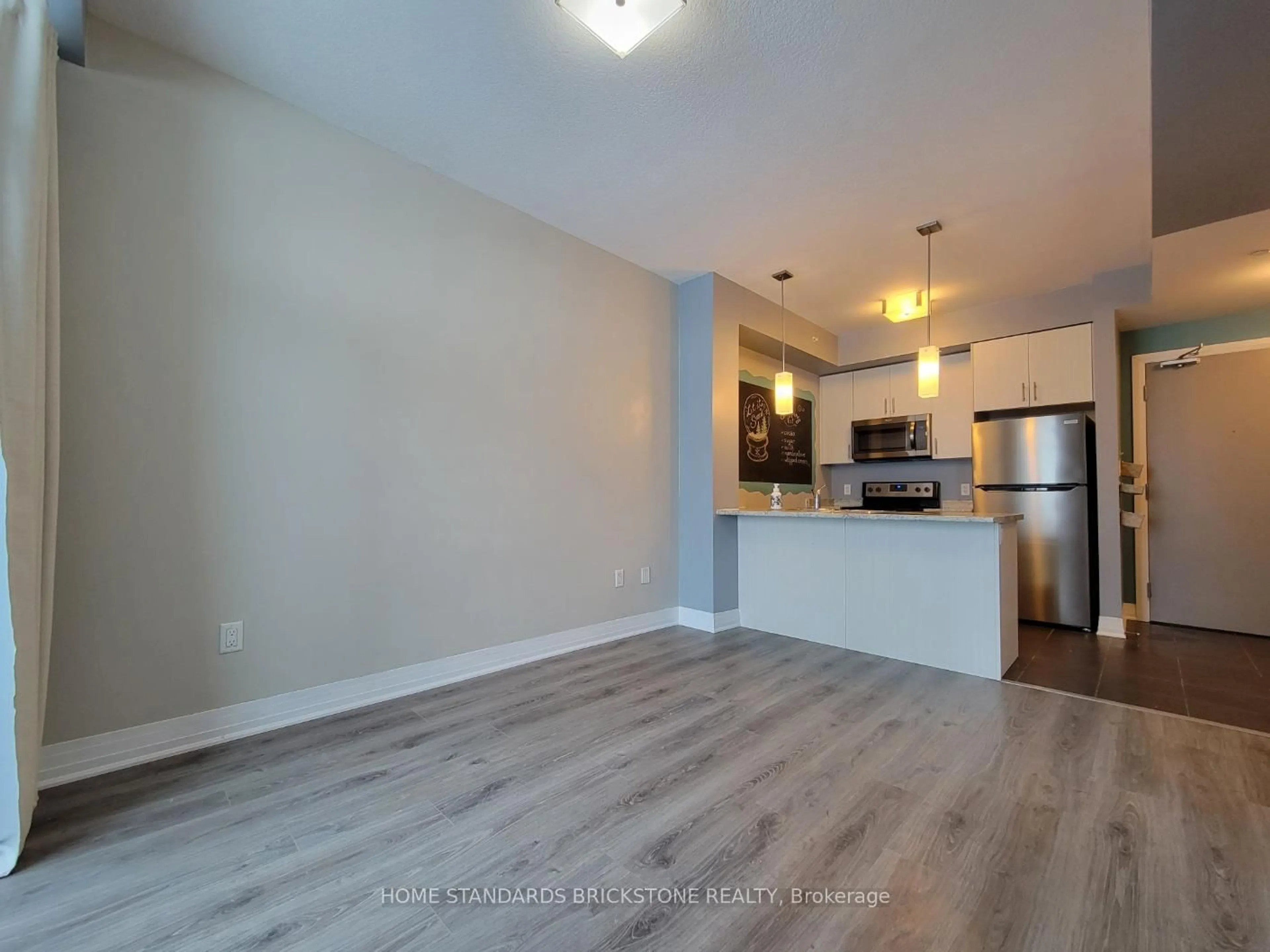 A pic of a room for 10 Concord Pl #323, Grimsby Ontario L3M 0G6