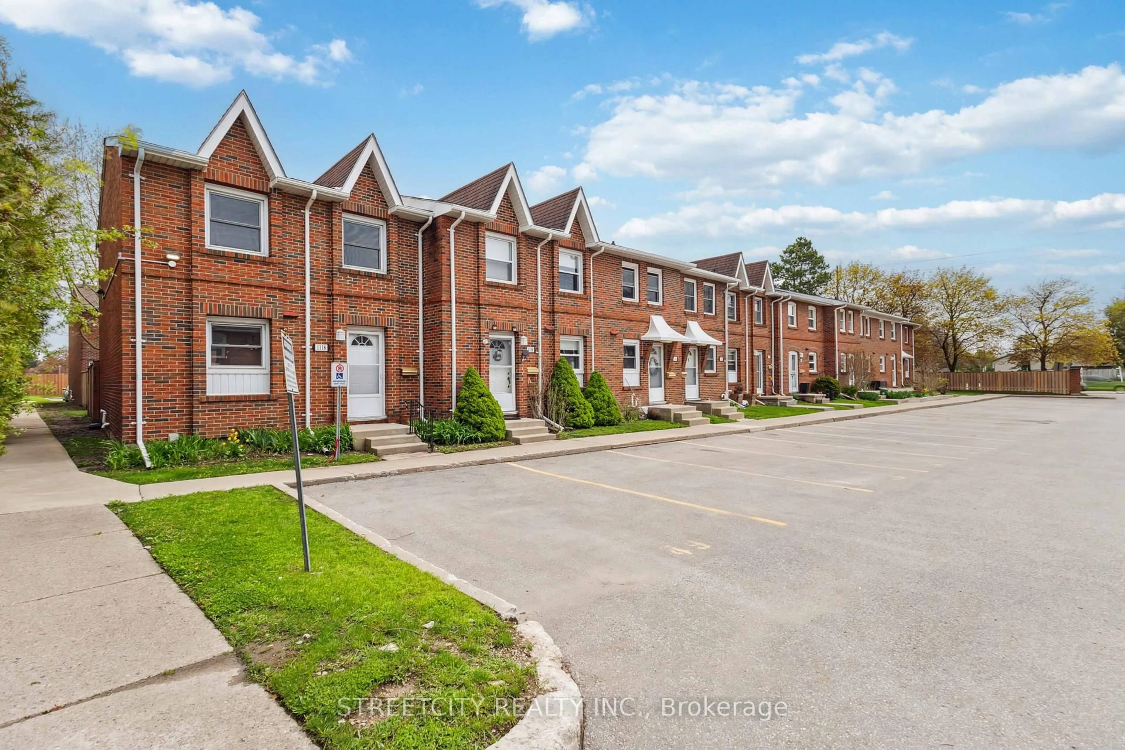 A pic from outside/outdoor area/front of a property/back of a property/a pic from drone, street for 1118 Southdale Rd #20, London South Ontario N6E 1B2