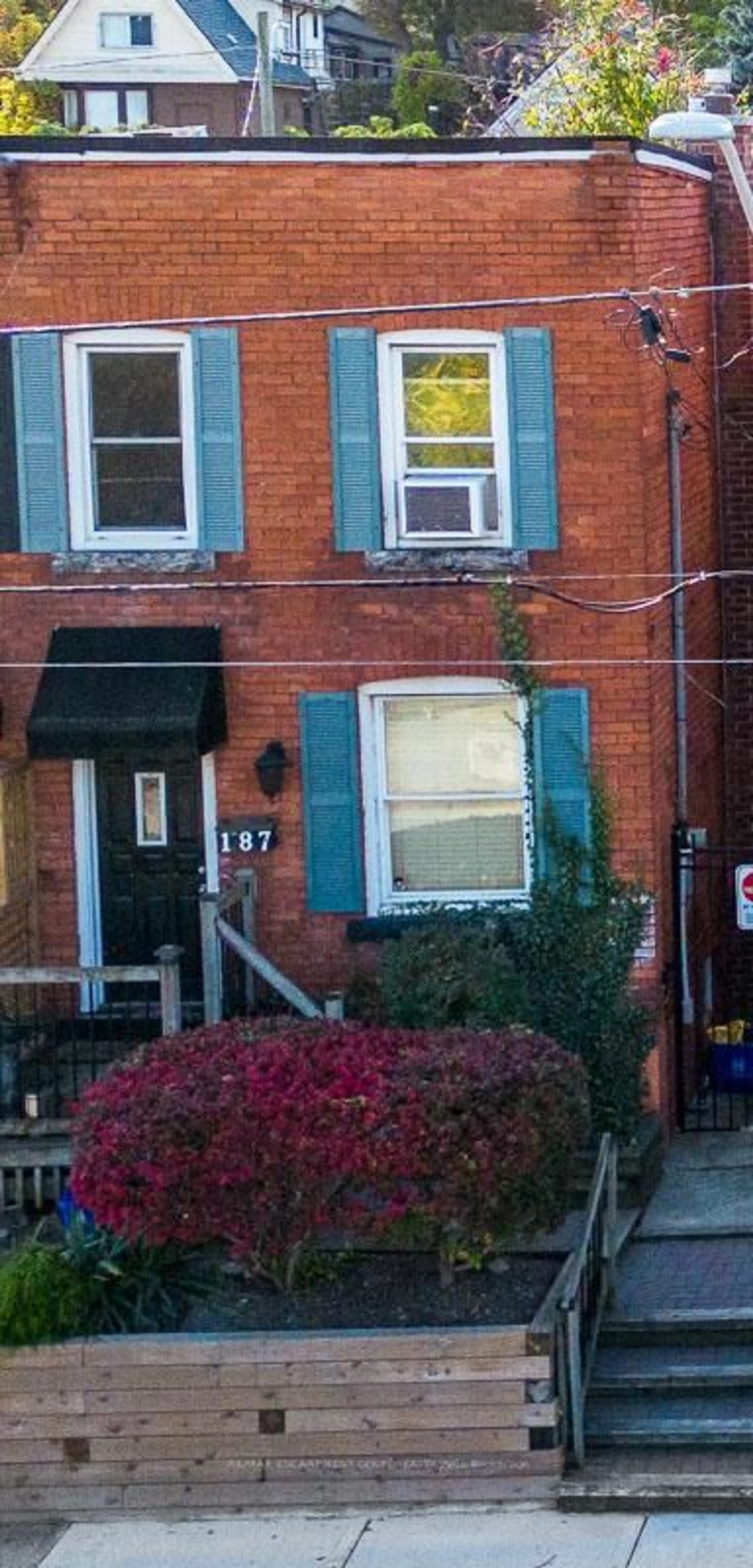 Home with brick exterior material, street for 187 Barton St, Hamilton Ontario L8R 2H3