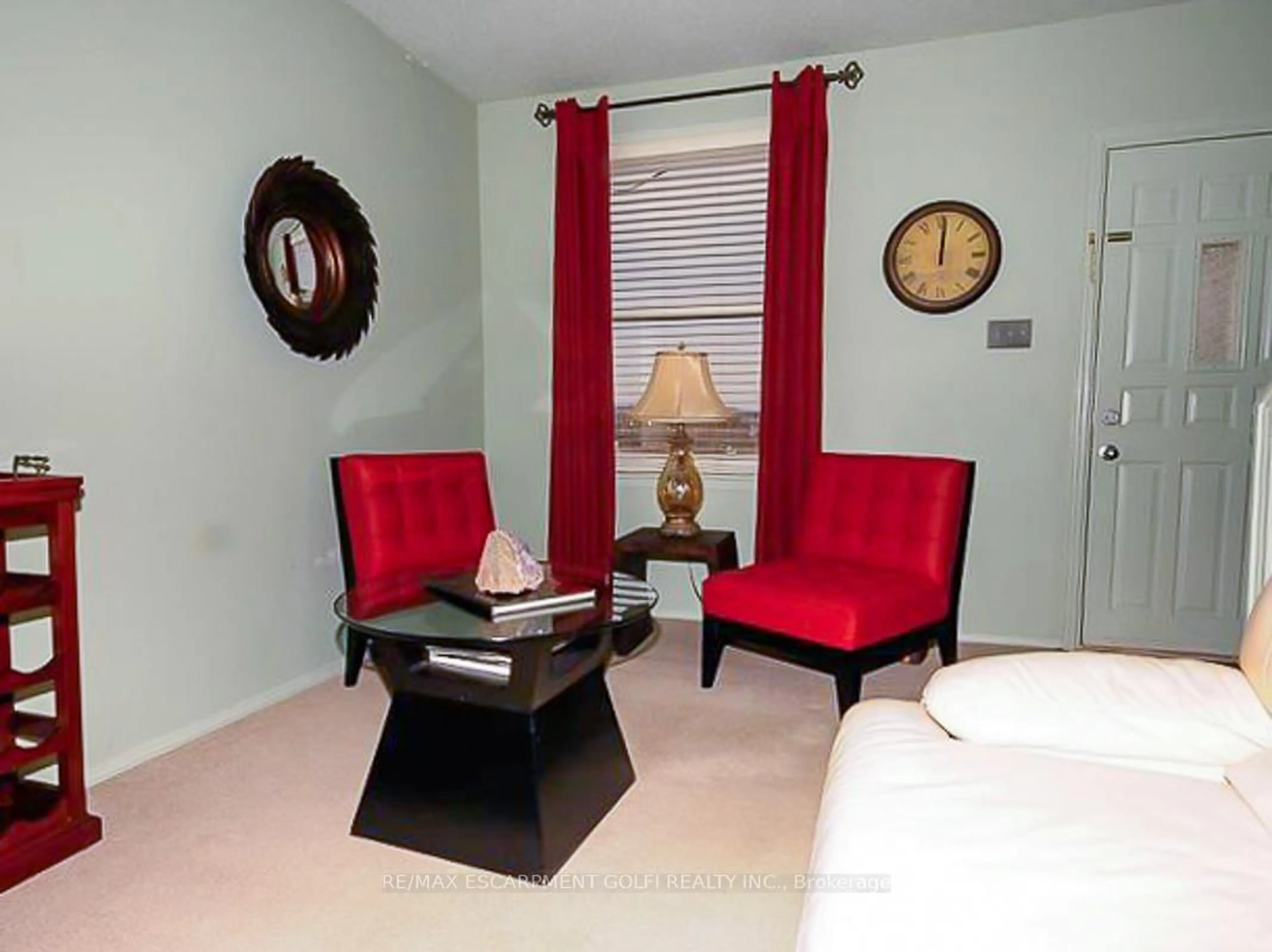 Living room with furniture, unknown for 187 Barton St, Hamilton Ontario L8R 2H3