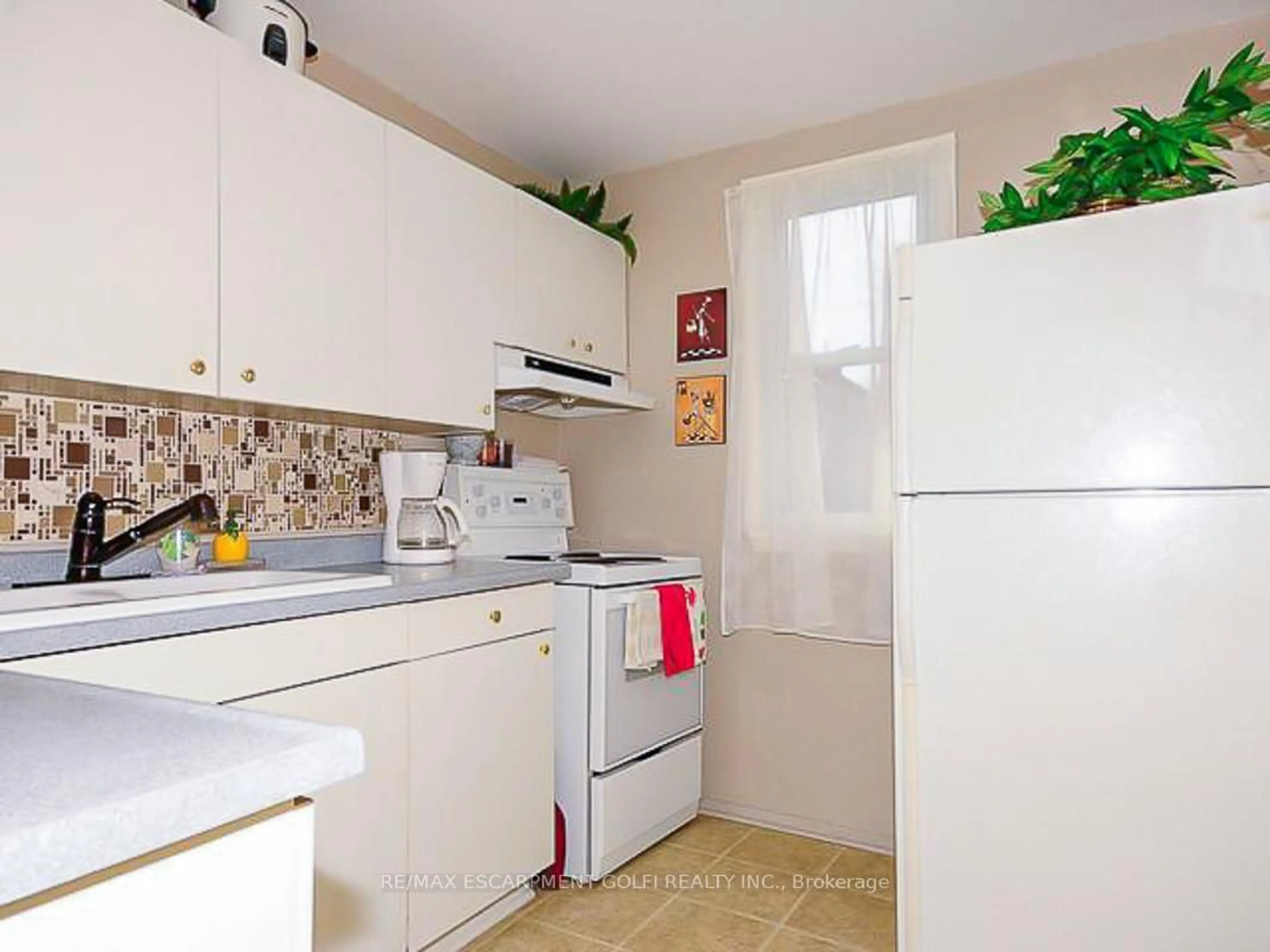 Standard kitchen, unknown for 187 Barton St, Hamilton Ontario L8R 2H3