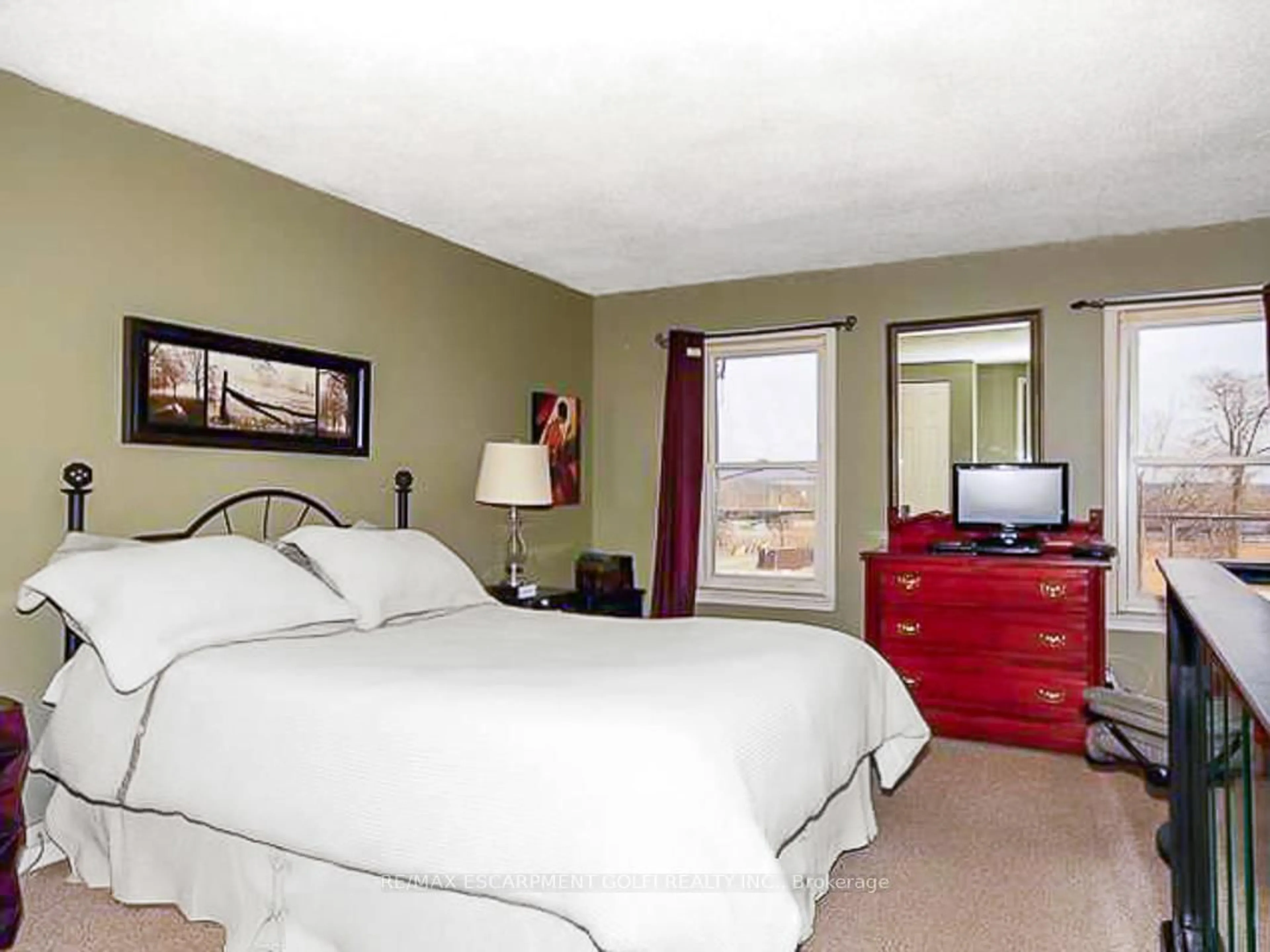Bedroom with bed, unknown for 187 Barton St, Hamilton Ontario L8R 2H3