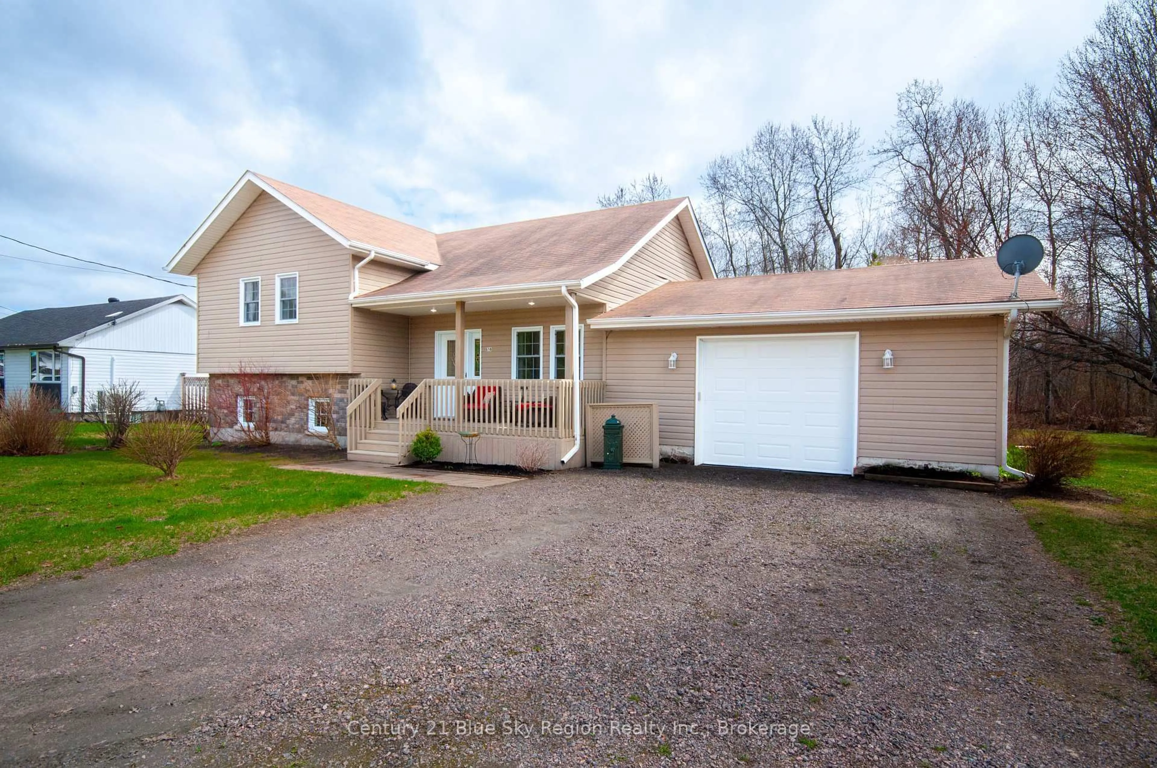 Home with vinyl exterior material, street for 614 Sandhill Rd, West Nipissing Ontario P2B 2M2