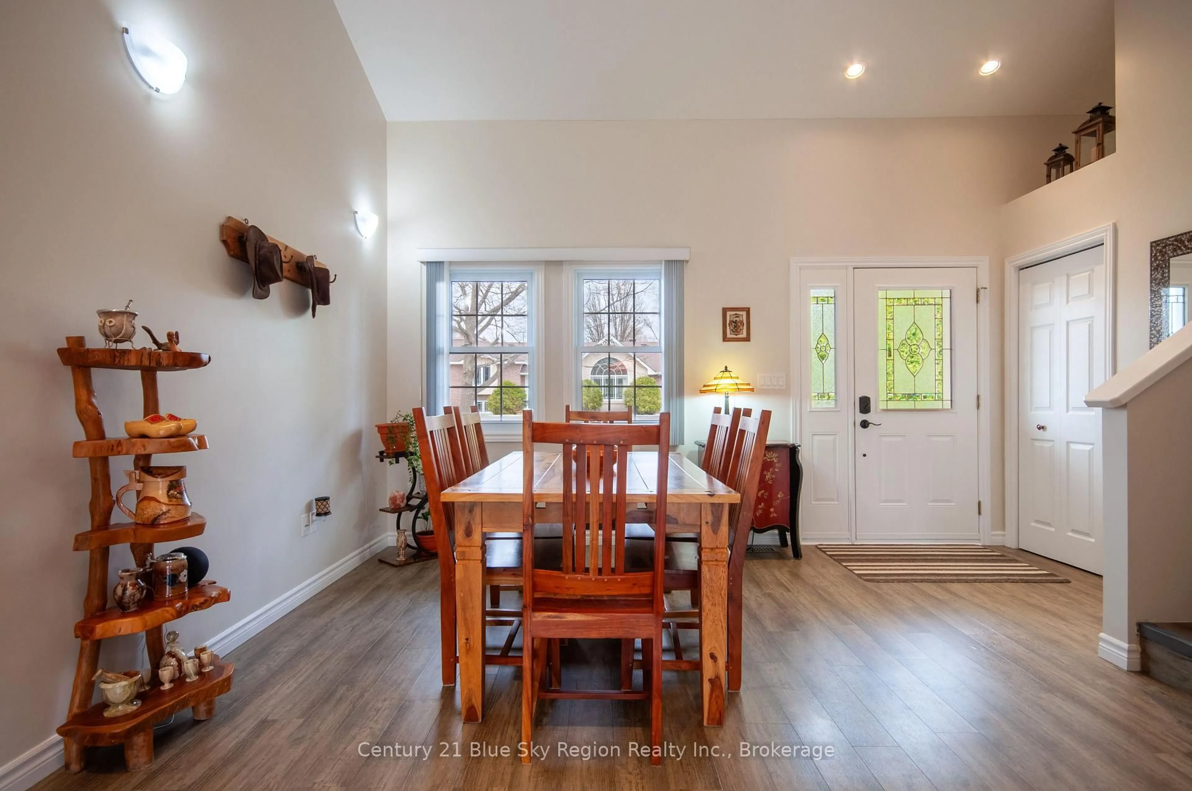 Dining room, wood/laminate floor for 614 Sandhill Rd, West Nipissing Ontario P2B 2M2