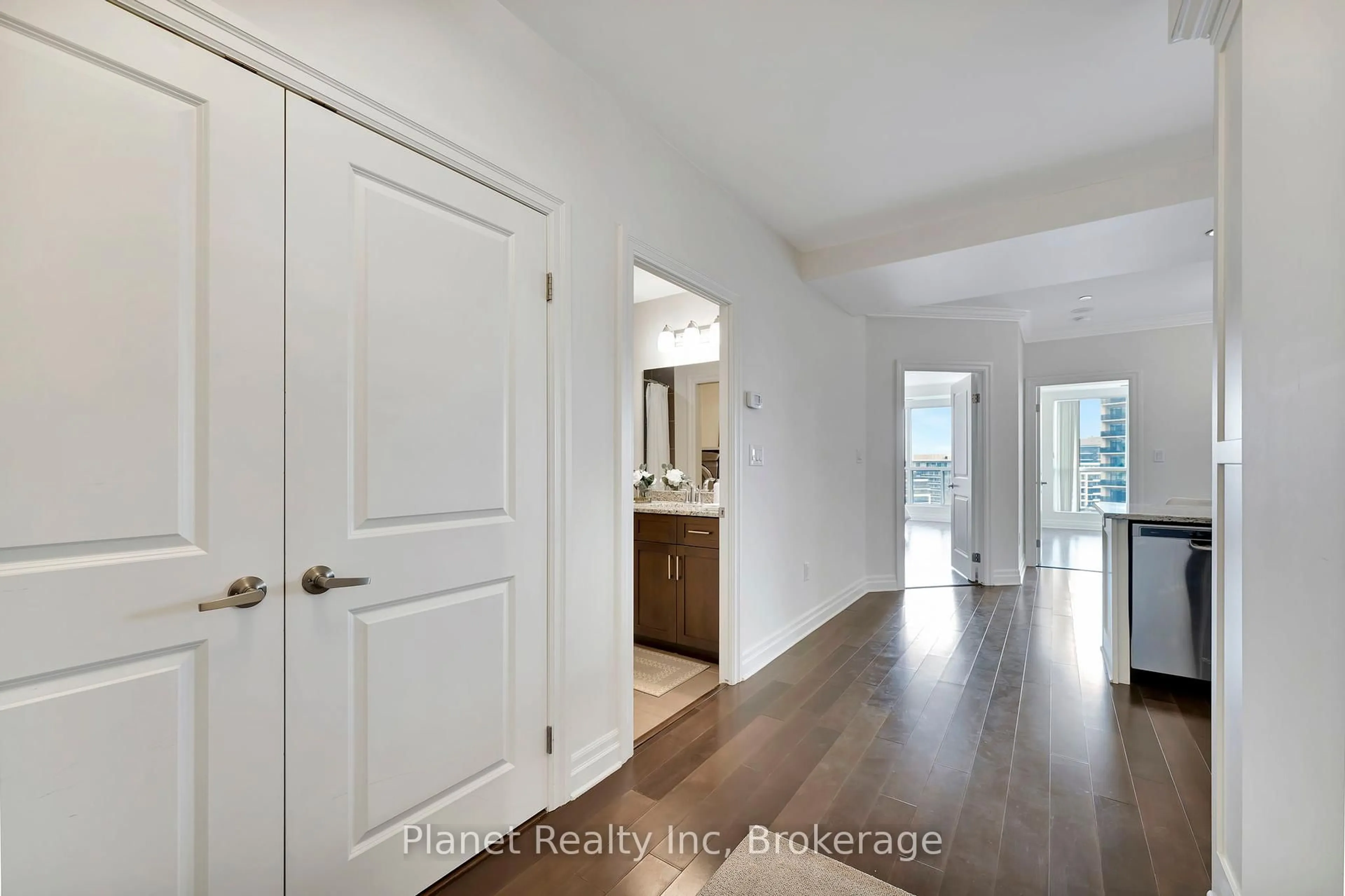 Indoor entryway for 160 Macdonell St #906, Guelph Ontario N1H 0A9