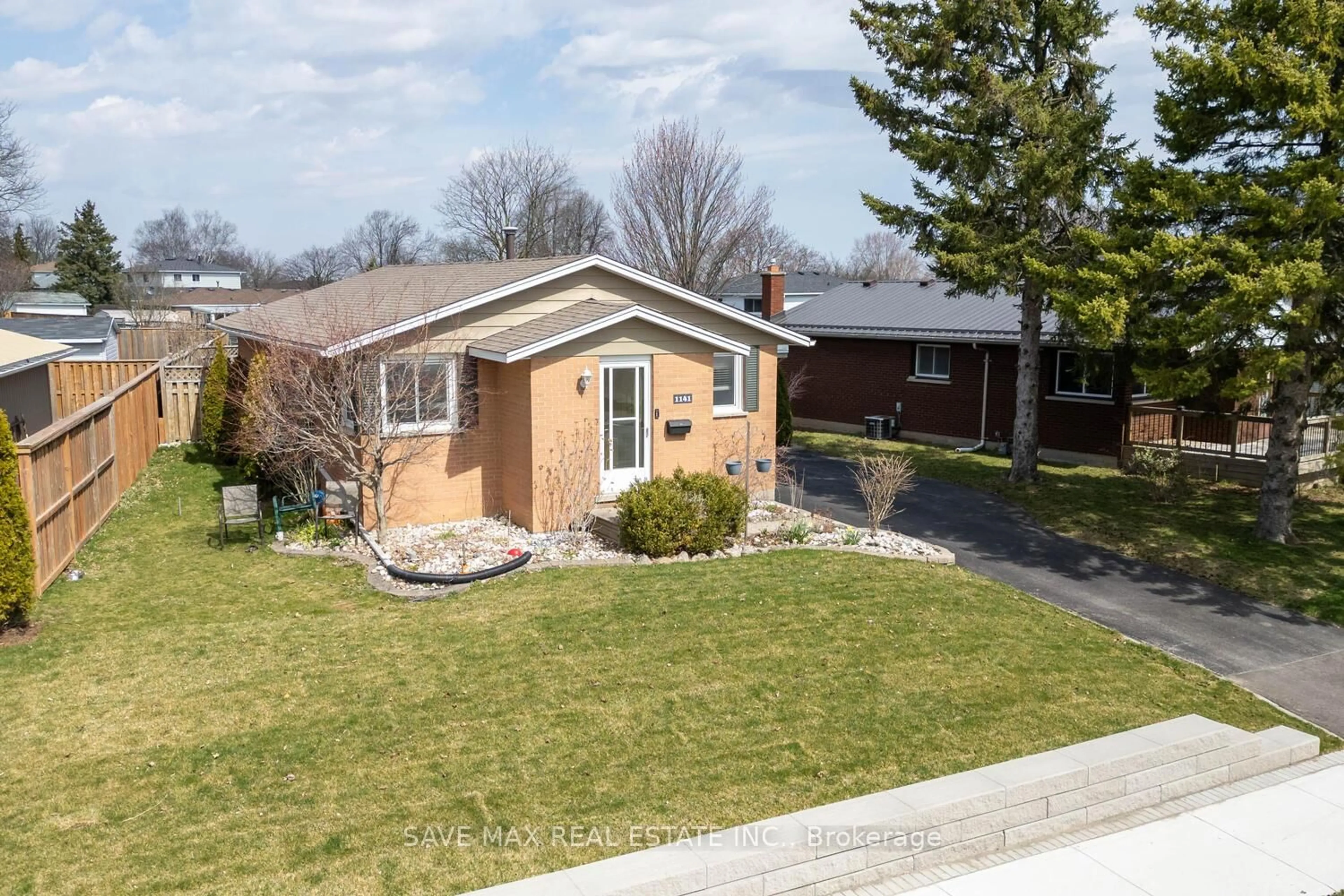 A pic from outside/outdoor area/front of a property/back of a property/a pic from drone, street for 1141 Sprucedale Rd, Woodstock Ontario N4S 5A1