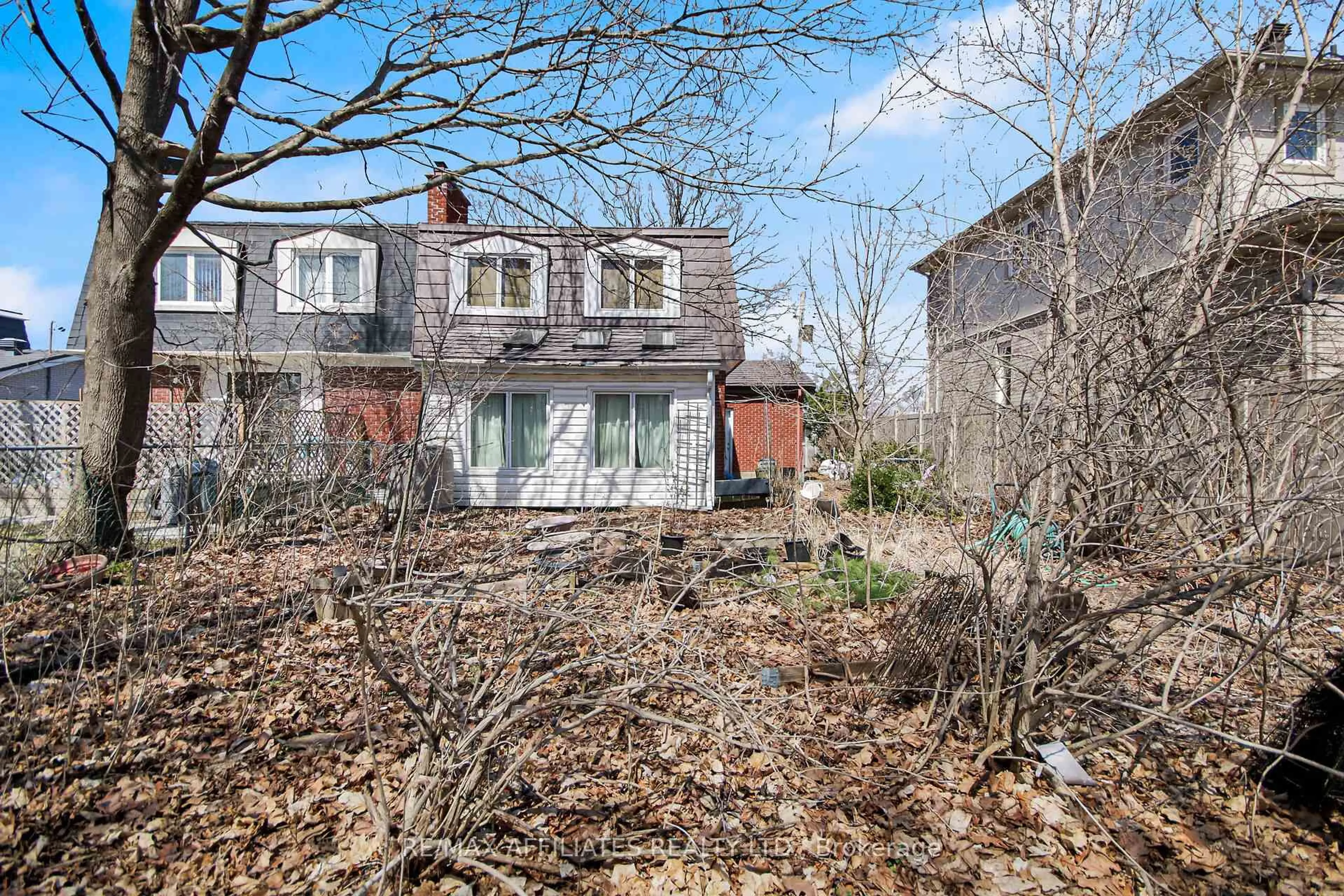 Unknown for 32A Ashburn Dr, Ottawa Ontario K2E 6N3