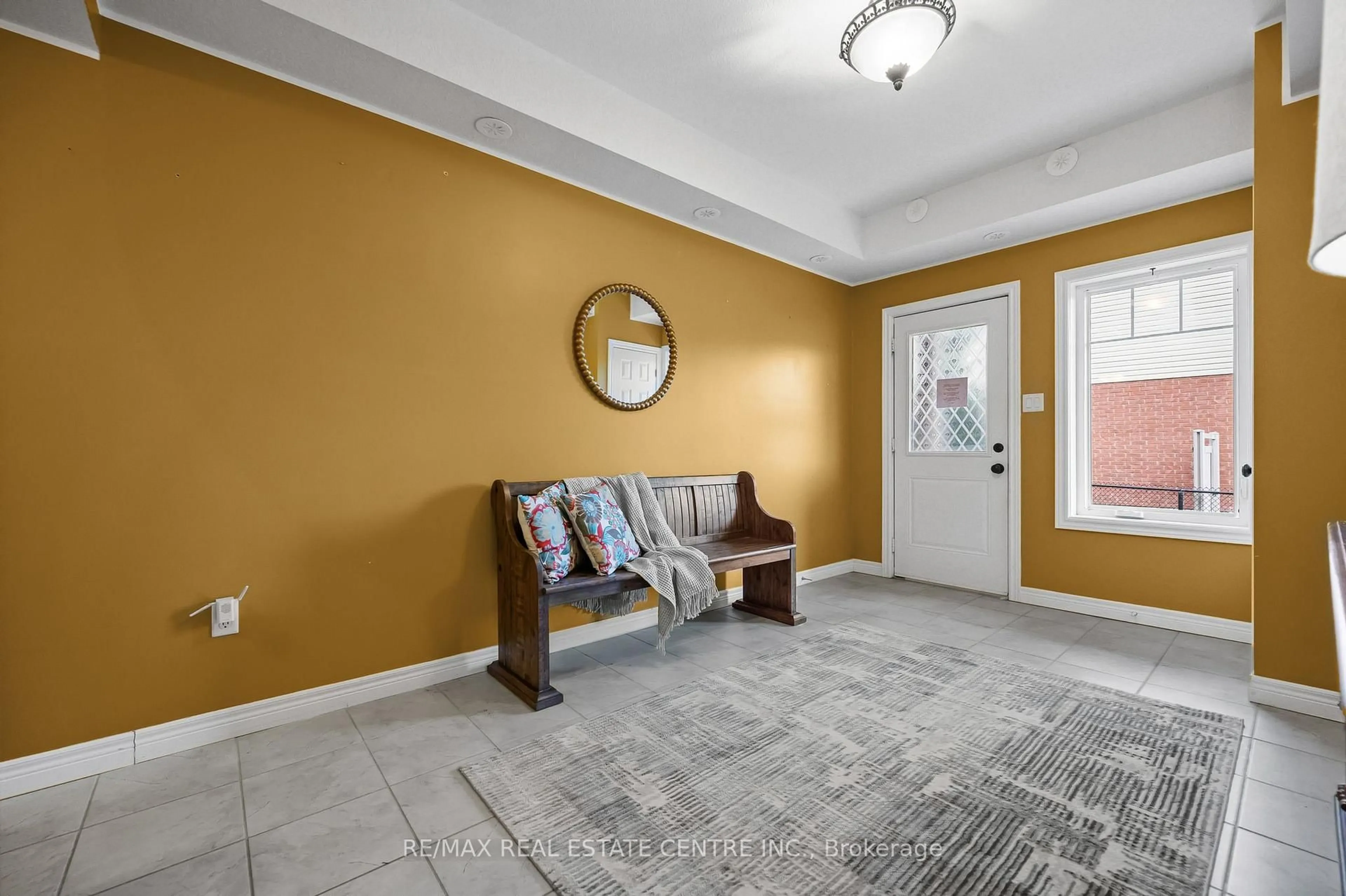 Indoor entryway for 70 Willowrun Dr #A2, Kitchener Ontario N2A 0J3