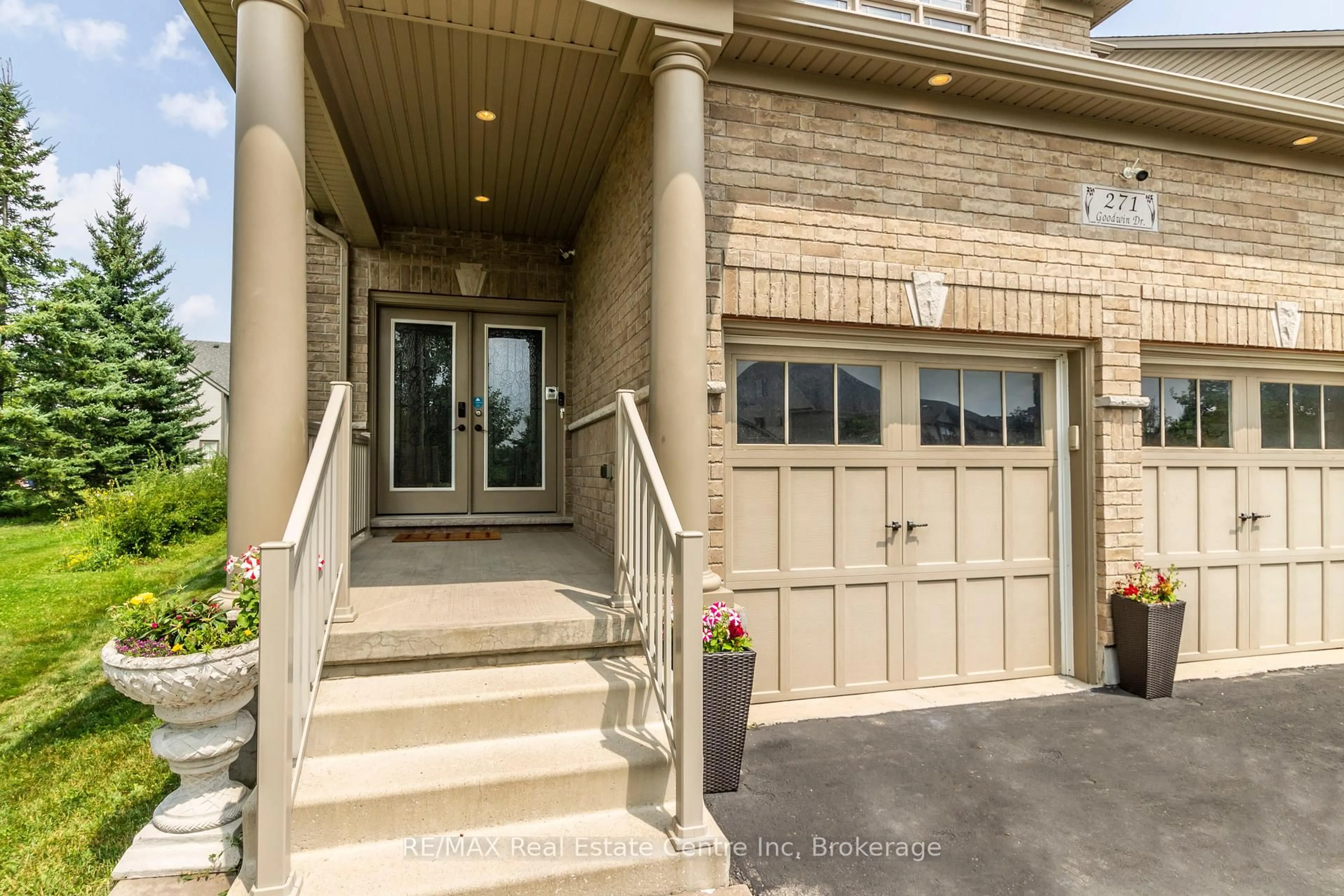 Indoor entryway for 271 Goodwin Dr, Guelph Ontario N1L 1C3