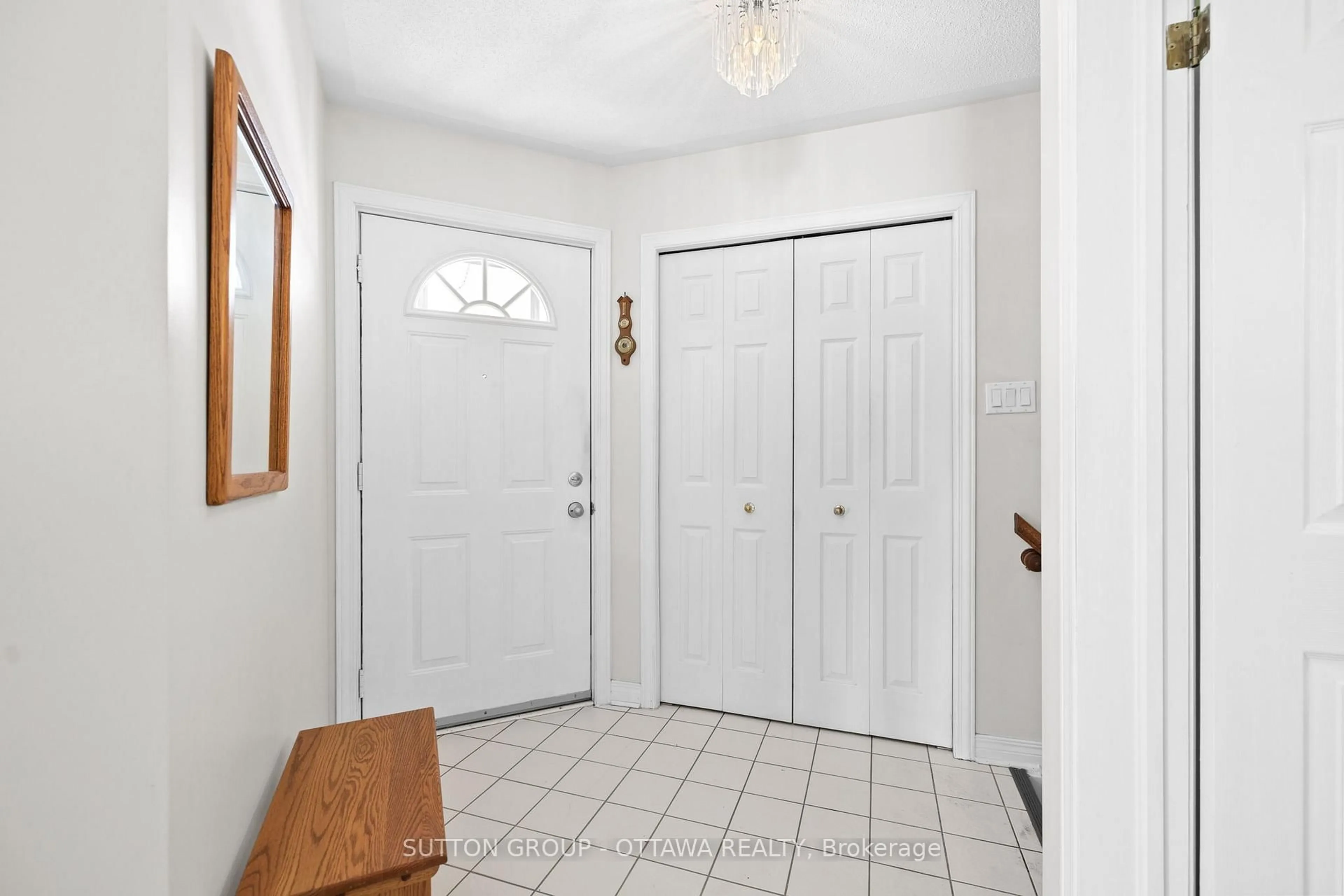Indoor entryway for 45 Redpath Dr, Ottawa Ontario K2G 6E4